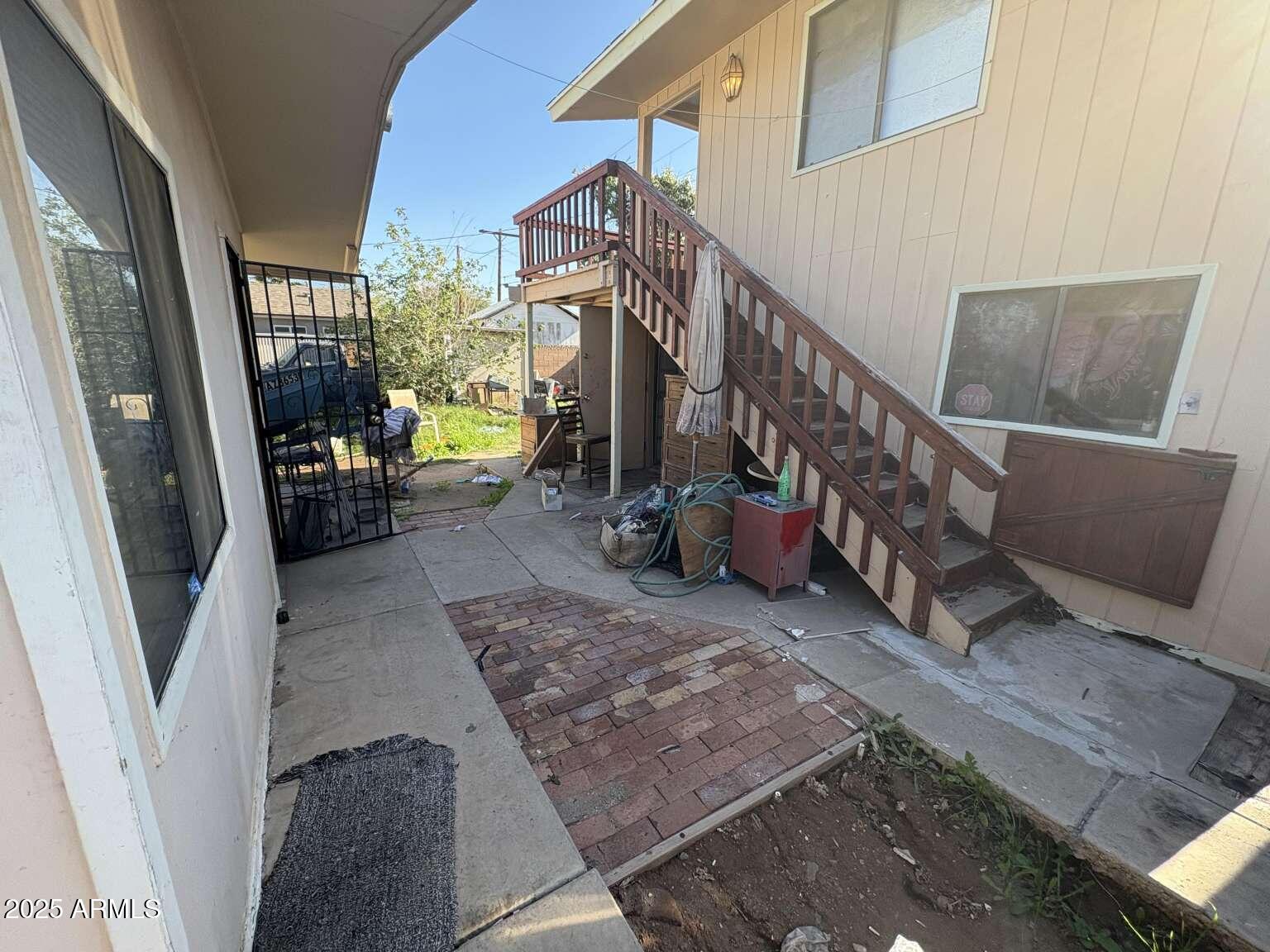 2927 W SAN MIGUEL Avenue