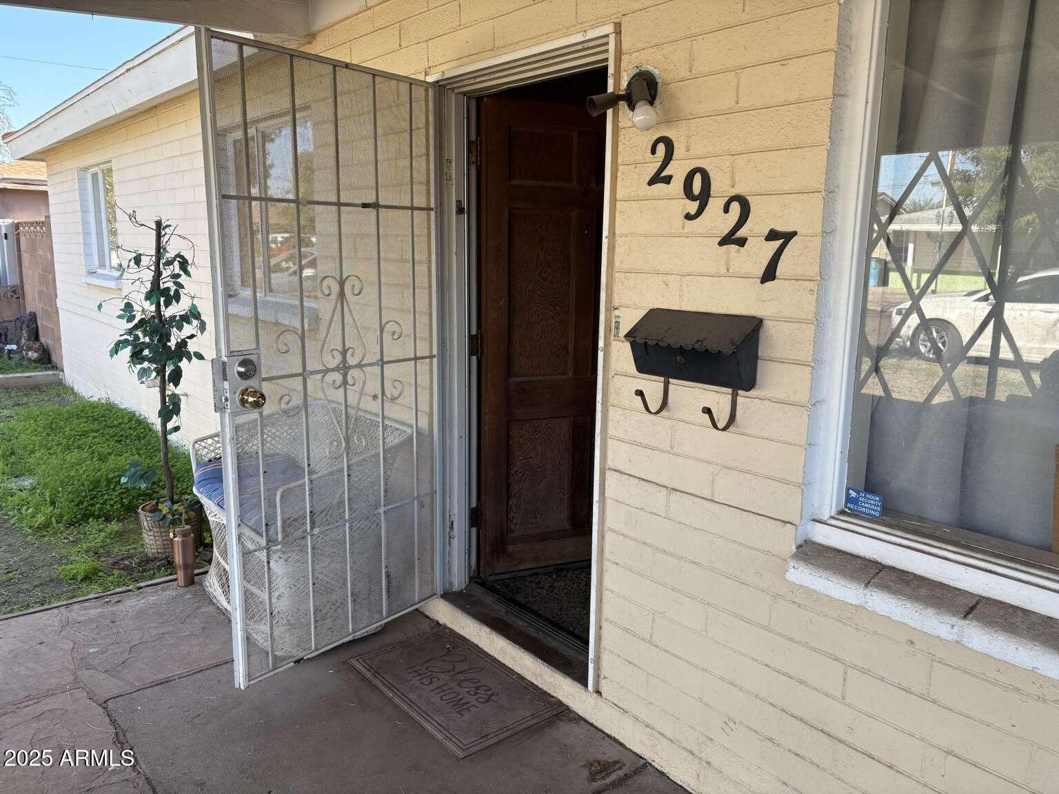 2927 W SAN MIGUEL Avenue