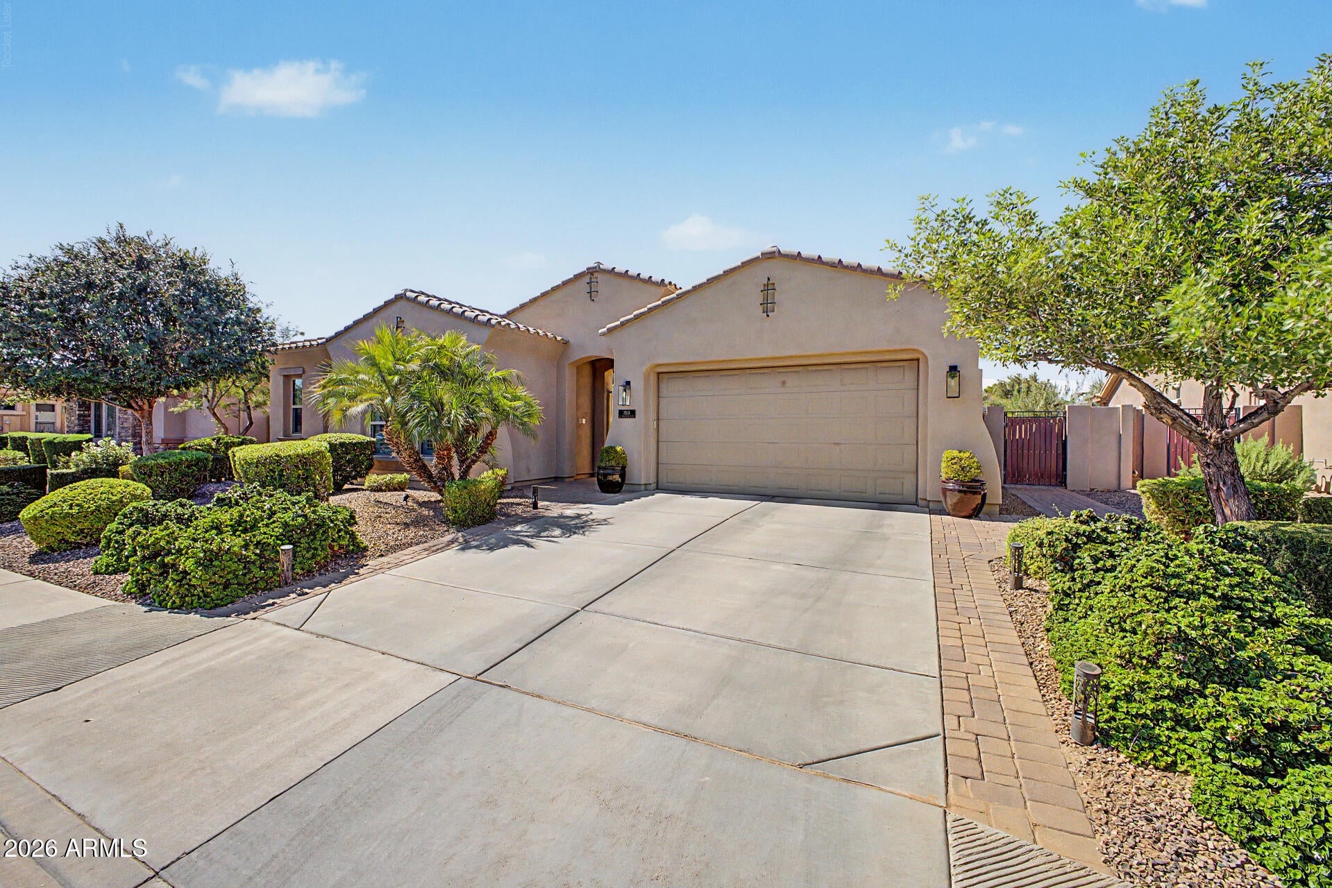 3916 E BEECHNUT Place