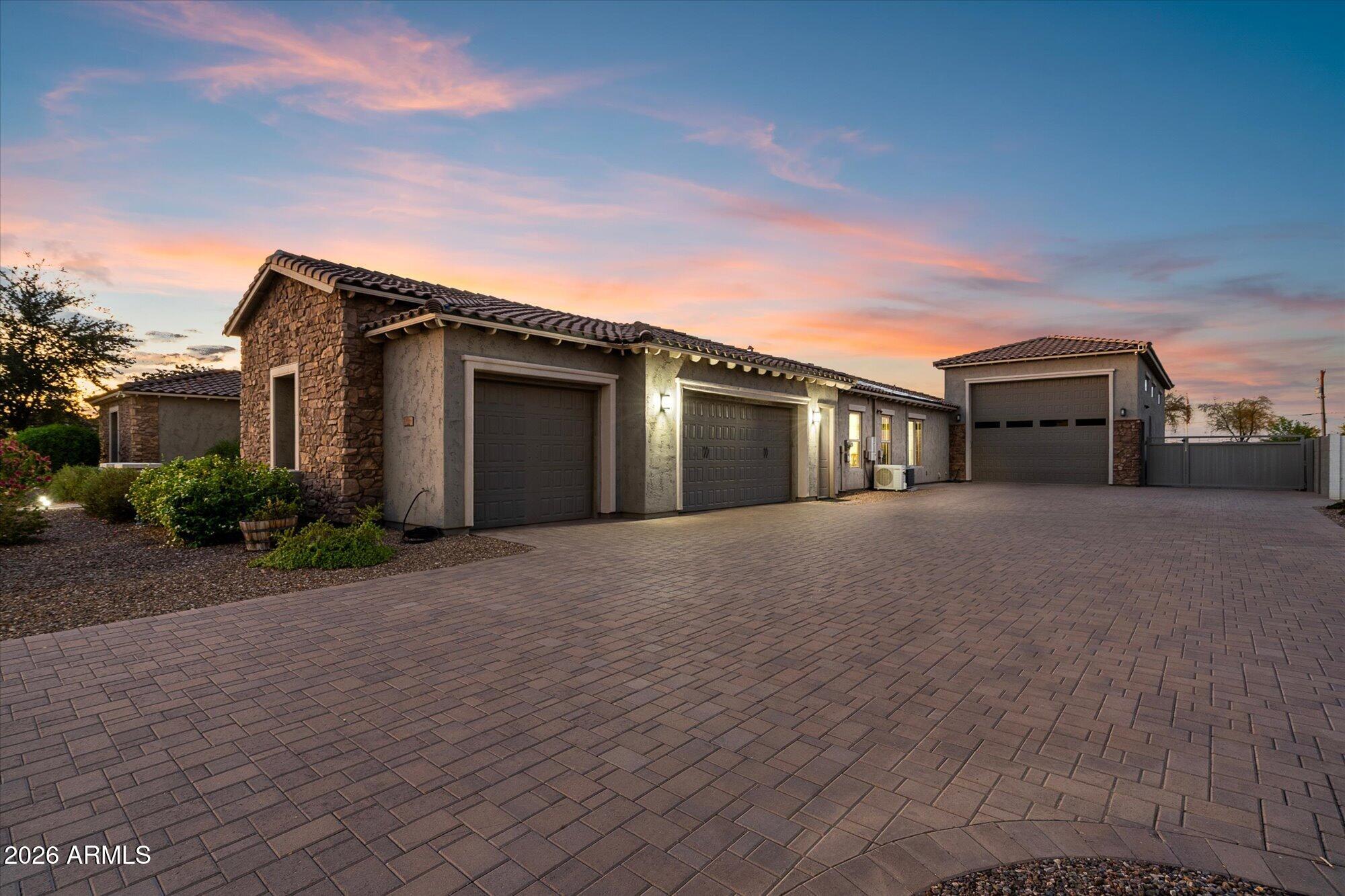 3084 E FRUITVALE Court