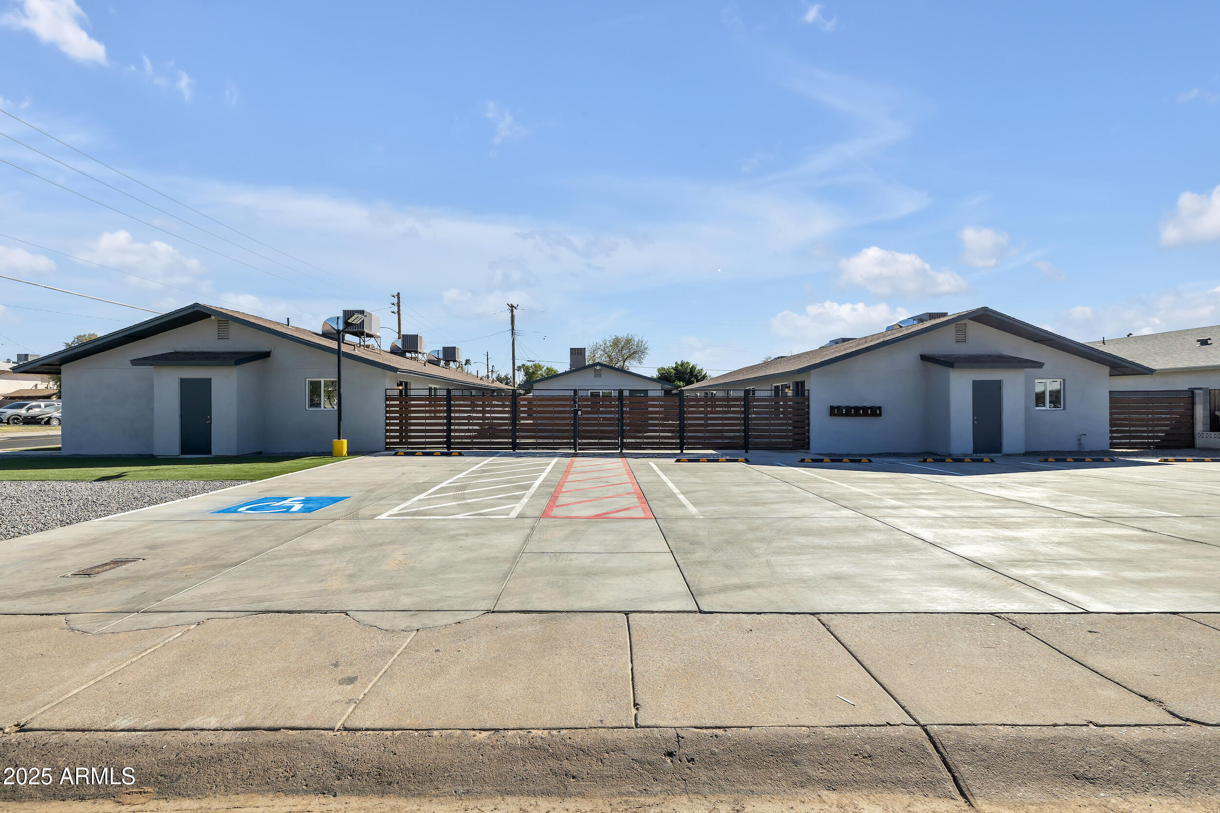 5501 W ORANGEWOOD Avenue