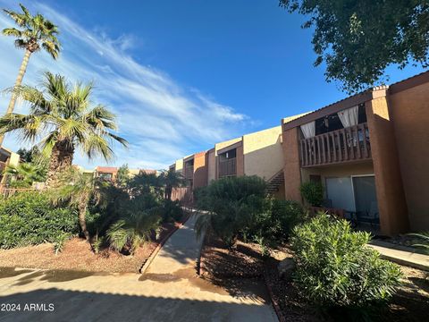 Condominium in Phoenix AZ 2121 ROYAL PALM Road.jpg