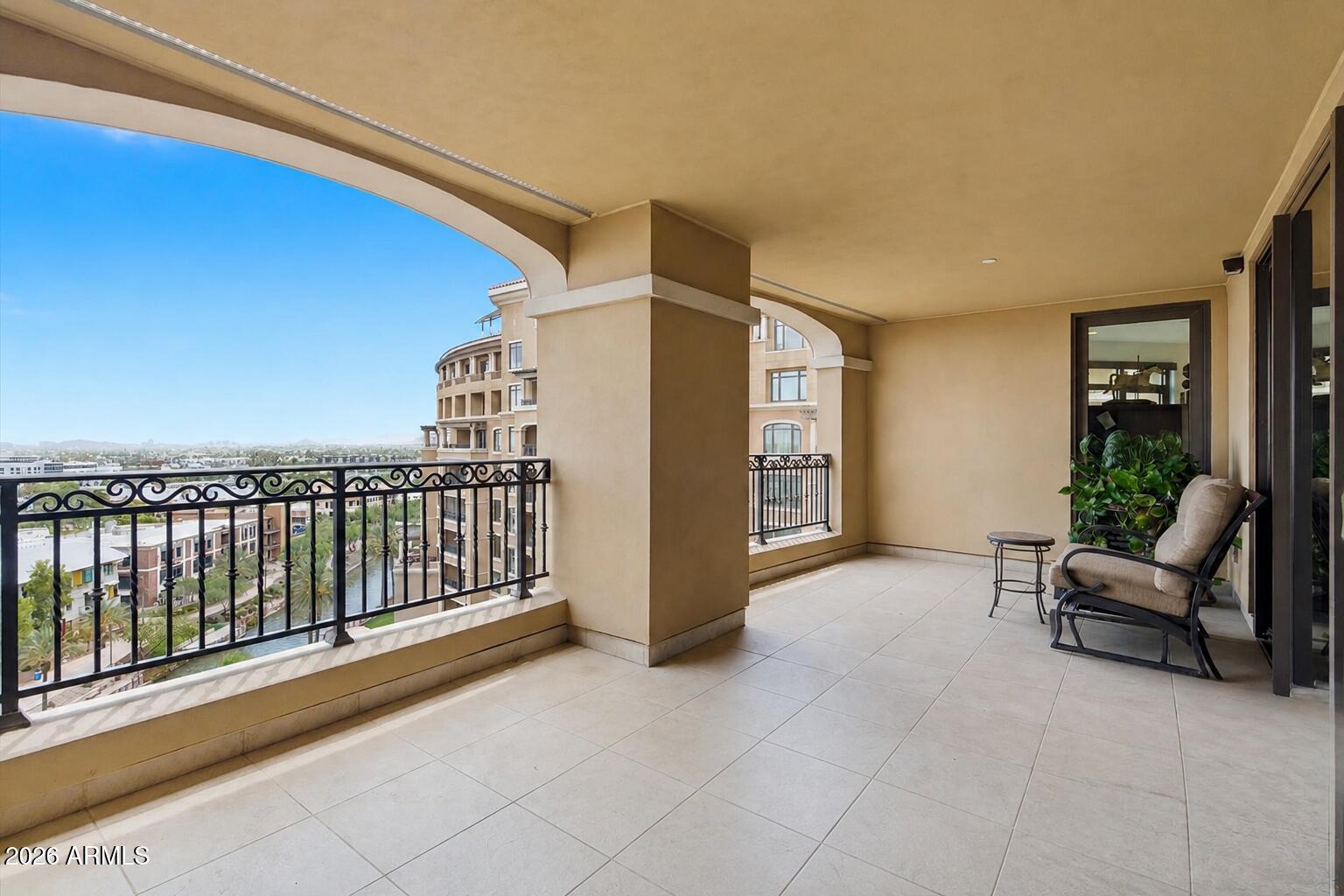 SCOTTSDALE WATERFRONT RESIDENCES - Residential