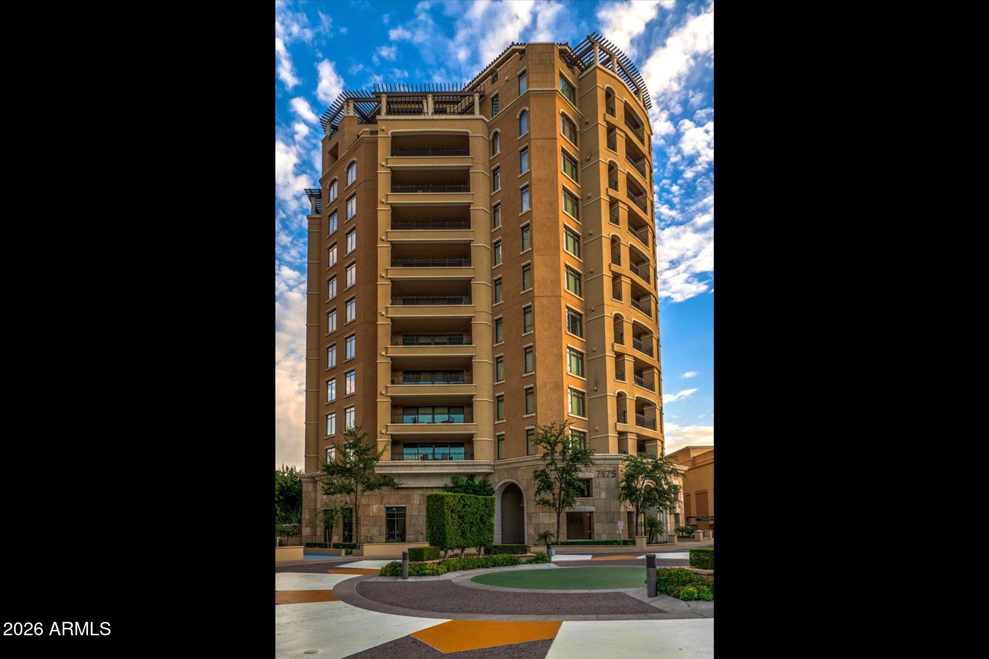 SCOTTSDALE WATERFRONT RESIDENCES - Residential