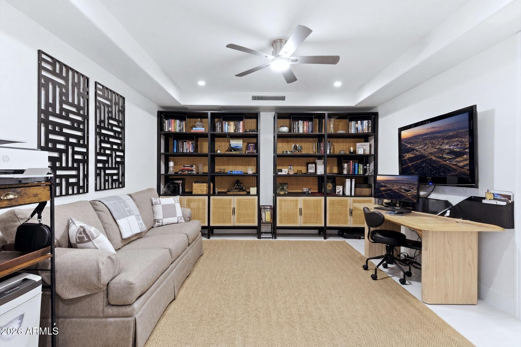 SCOTTSDALE WATERFRONT RESIDENCES - Residential