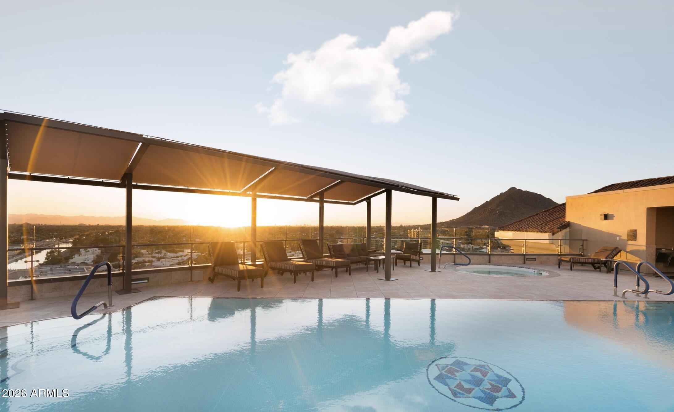 SCOTTSDALE WATERFRONT RESIDENCES - Residential