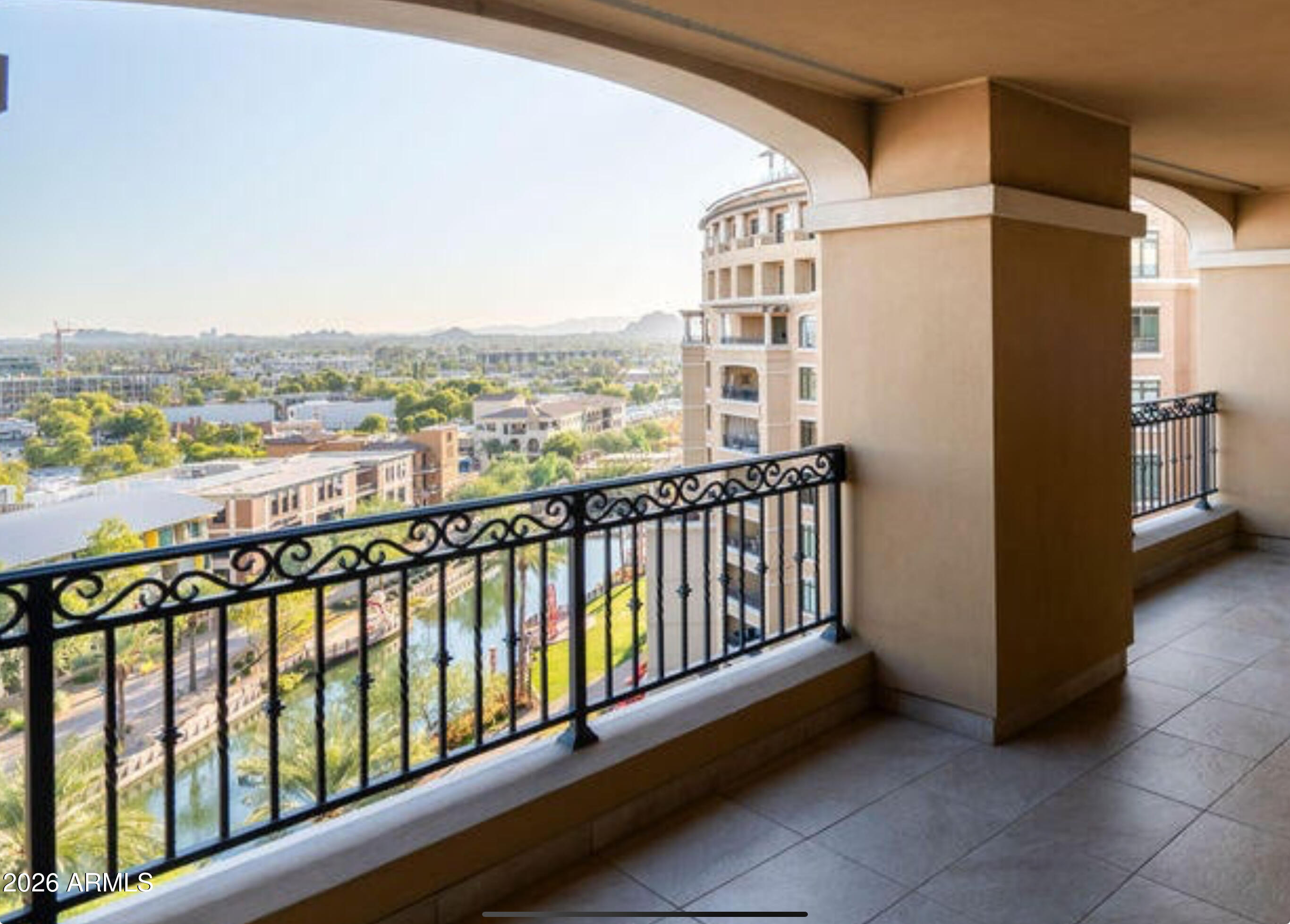 SCOTTSDALE WATERFRONT RESIDENCES - Residential