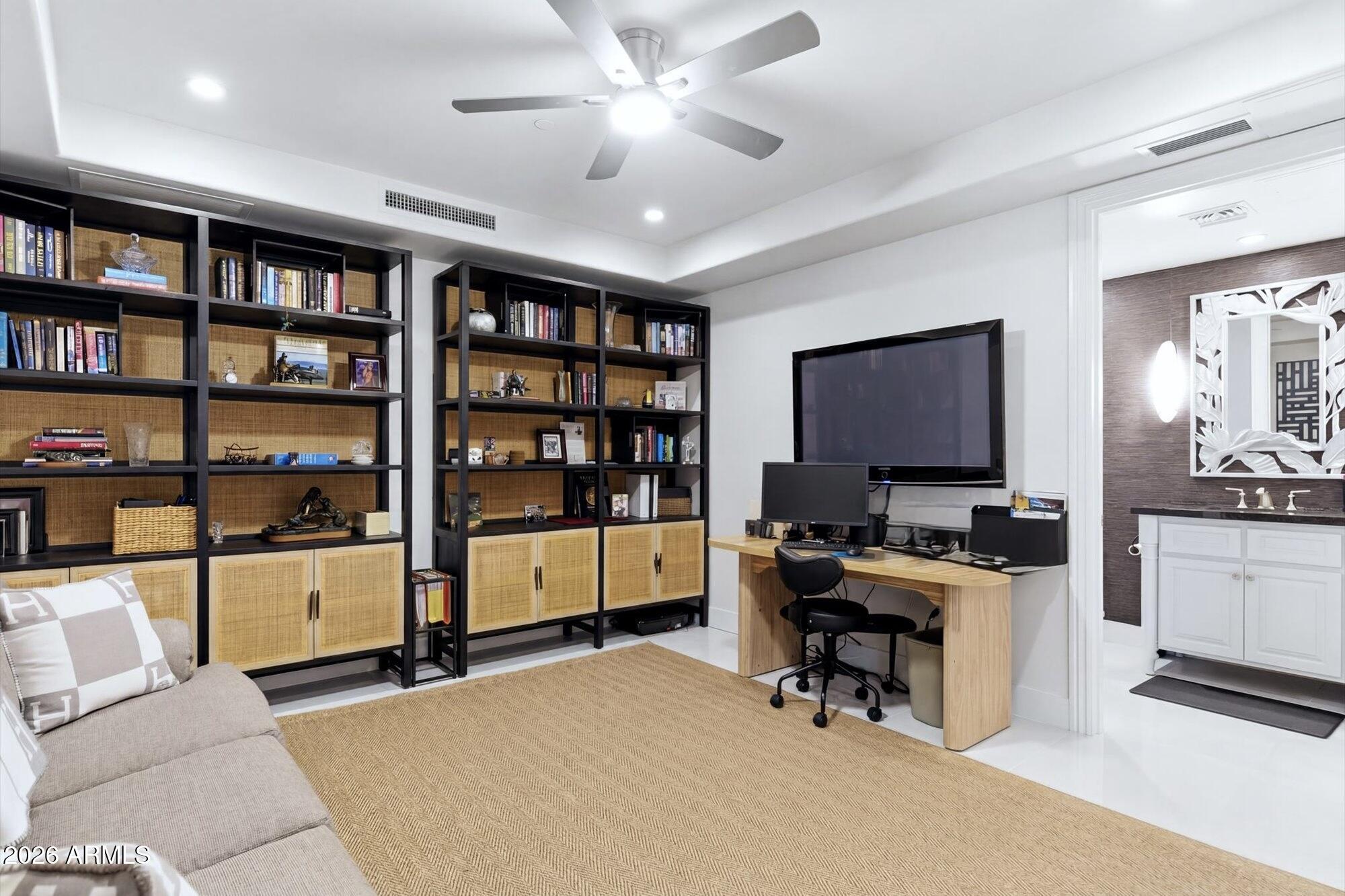 SCOTTSDALE WATERFRONT RESIDENCES - Residential