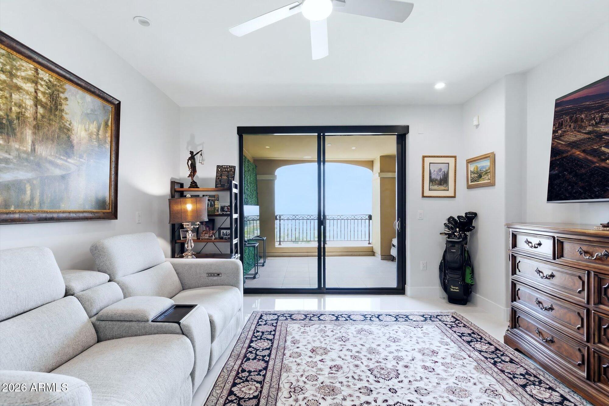 SCOTTSDALE WATERFRONT RESIDENCES - Residential