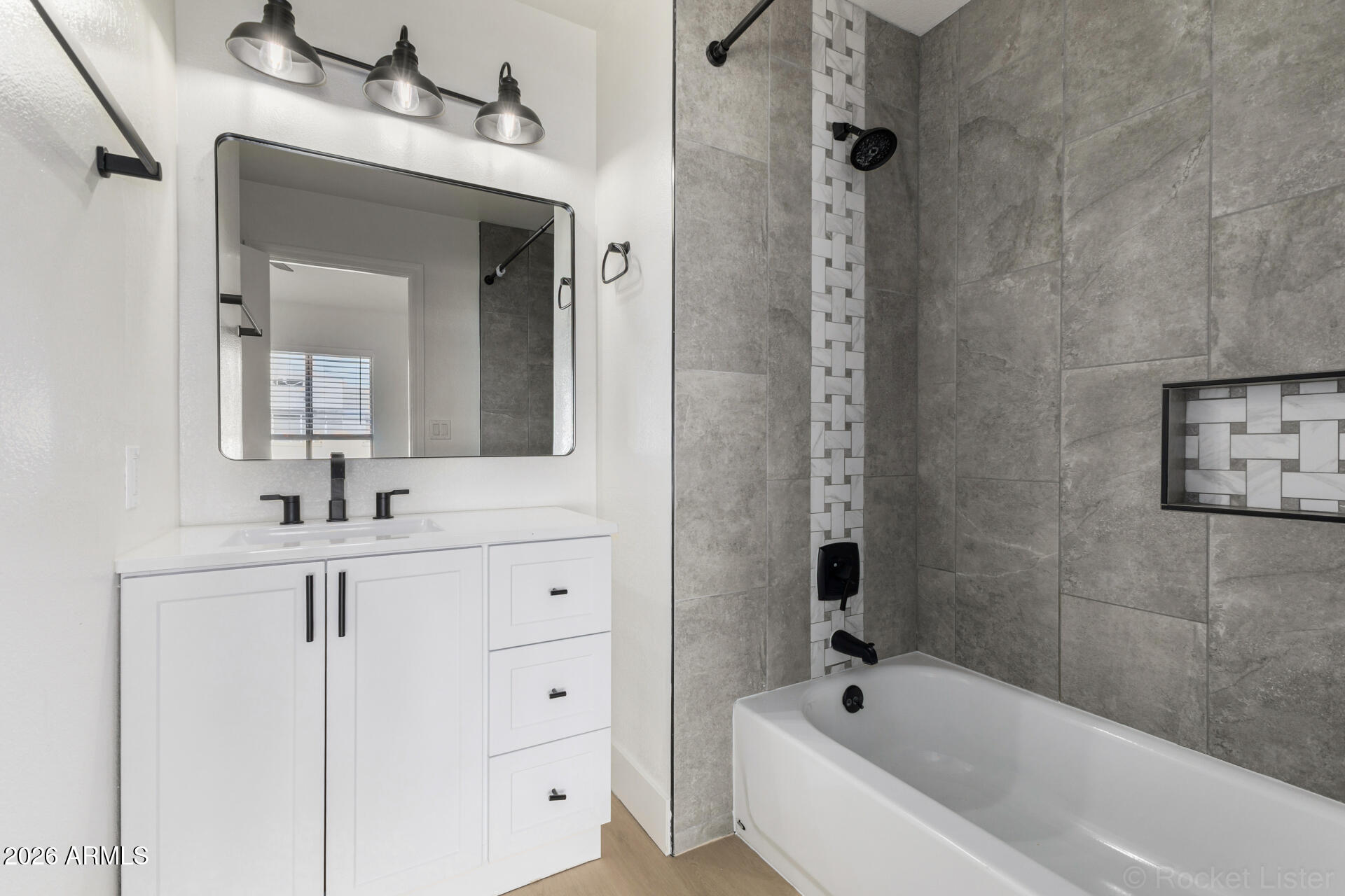 4114 E UNION HILLS Drive 1216