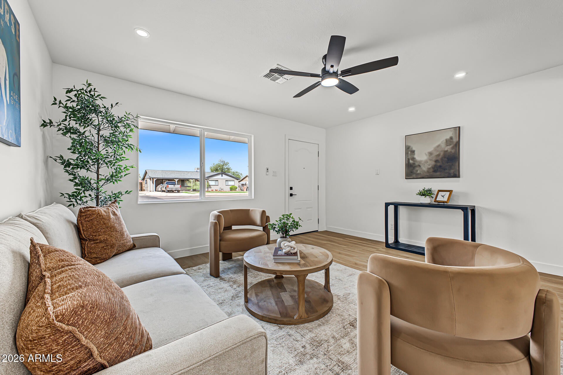 401 E CONTINENTAL Drive