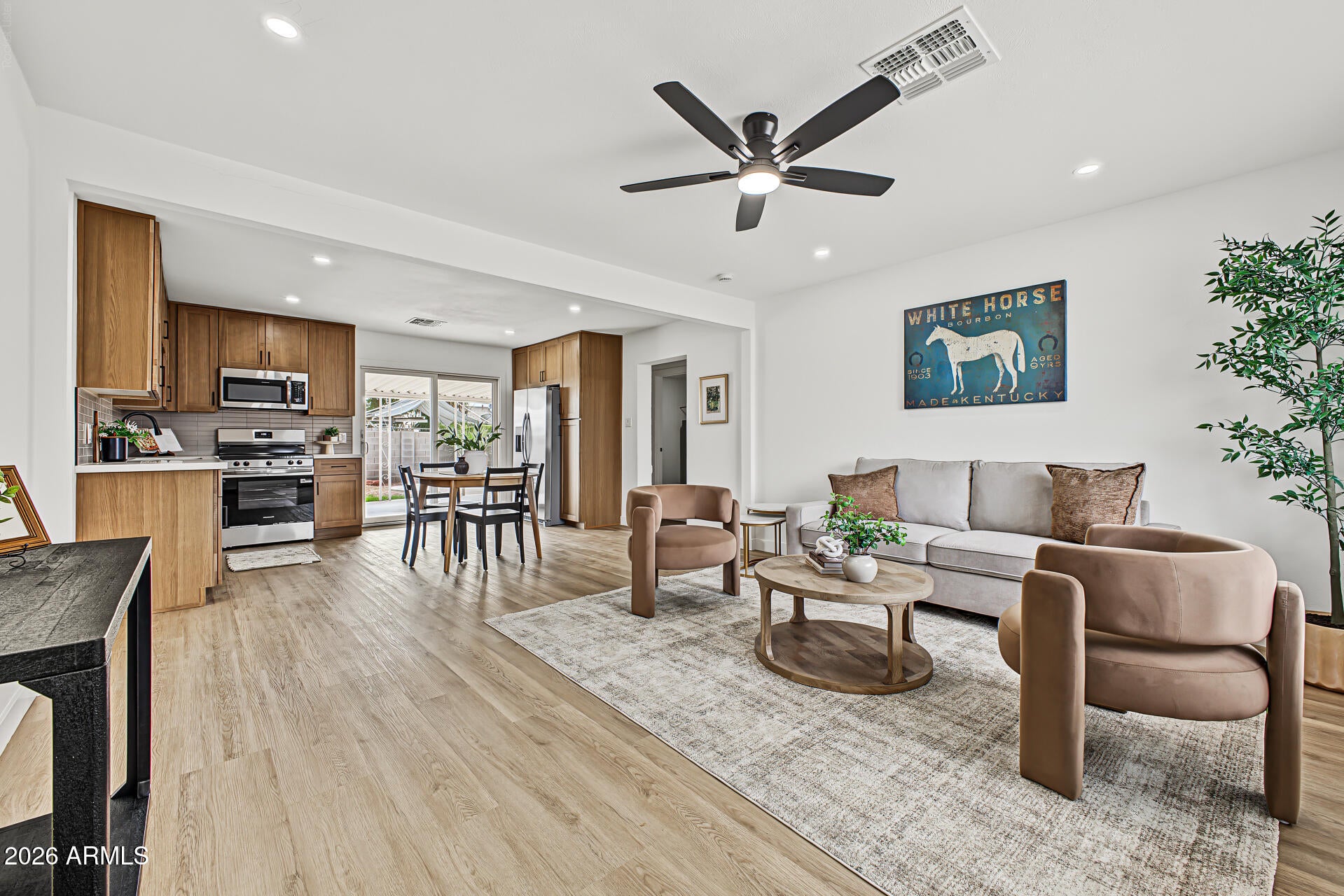 401 E CONTINENTAL Drive