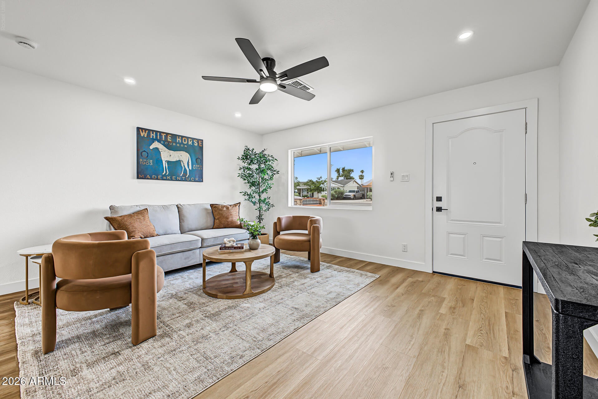 401 E CONTINENTAL Drive