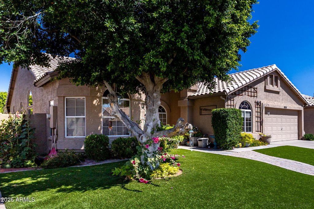 Photo of 1850 W Desert Lane, Gilbert, AZ 85233 (MLS # 7002015)