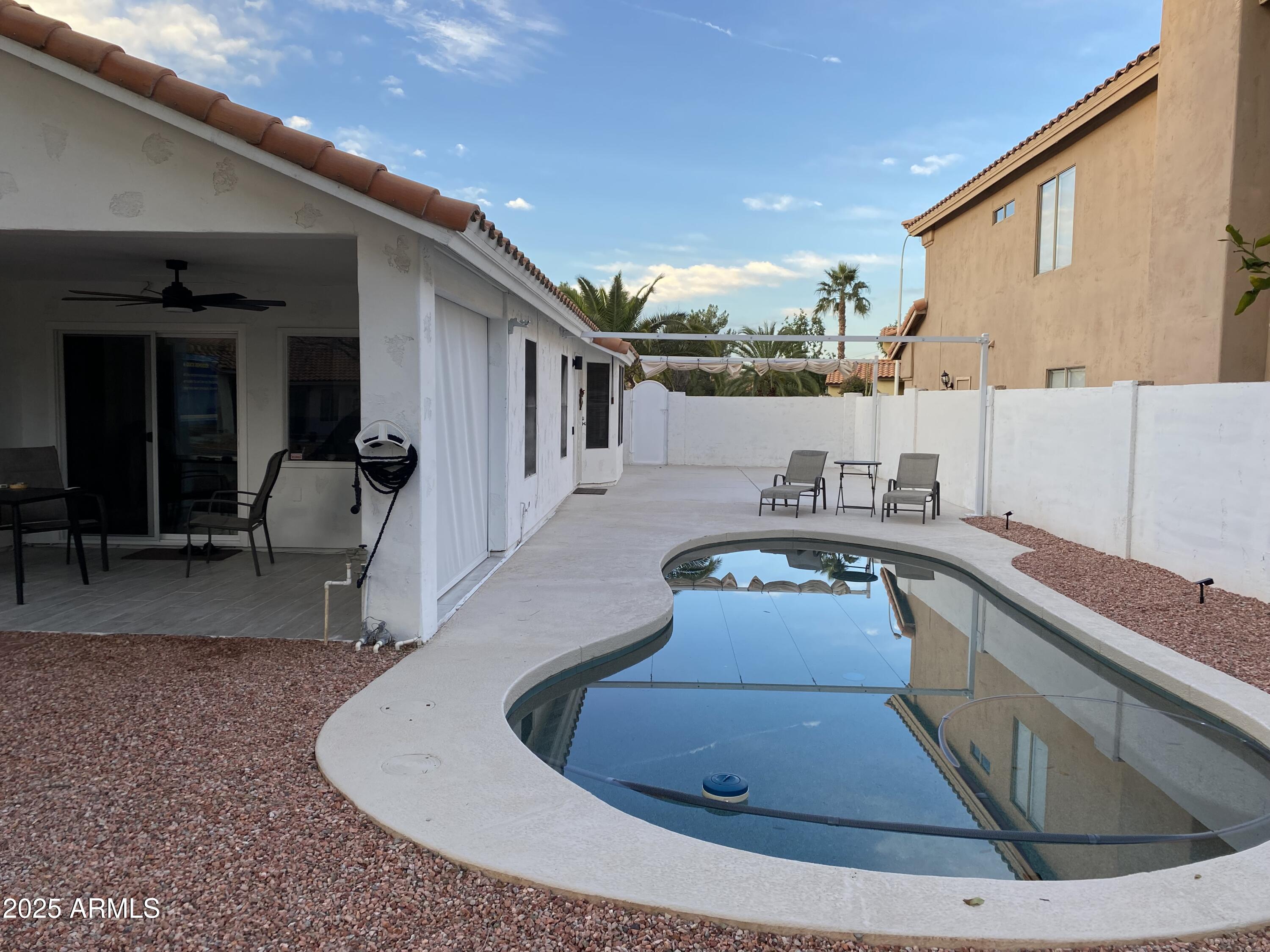 1563 S PENNINGTON Drive