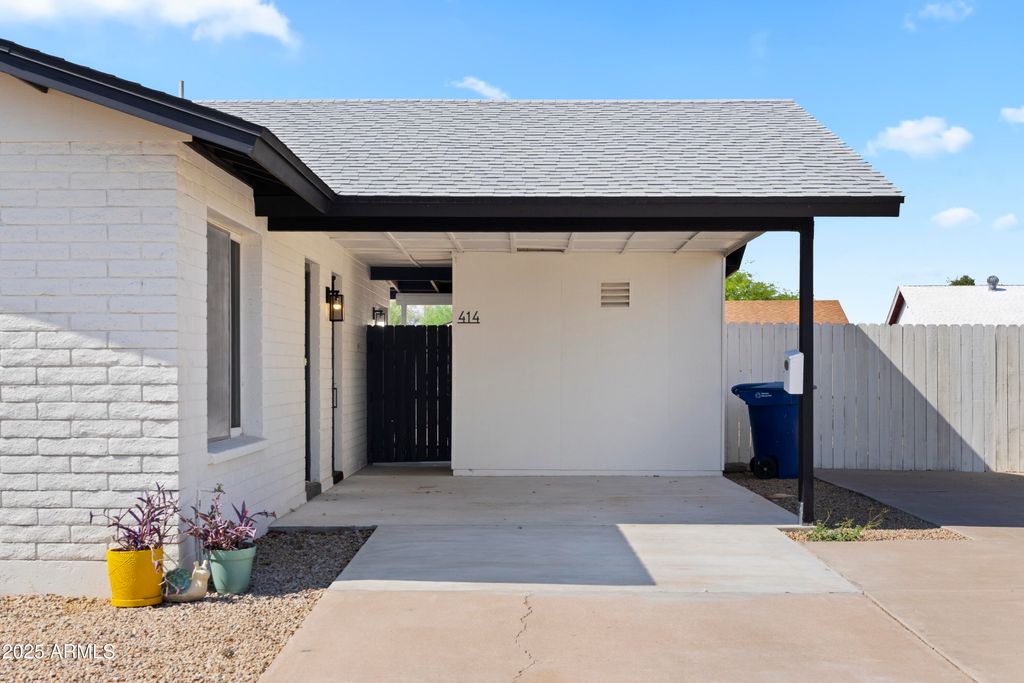 Photo of 414 W Santa Cruz Drive, Tempe, AZ 85282 (MLS # 6911758)