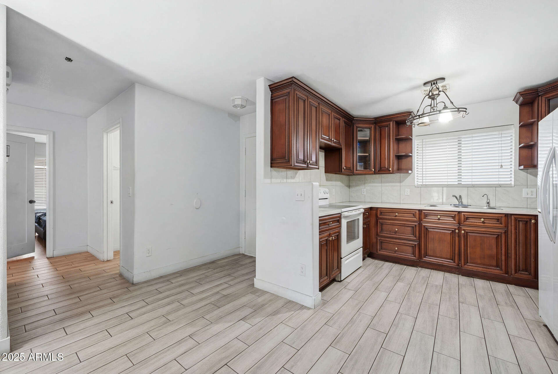 16065 W JACKSON Street