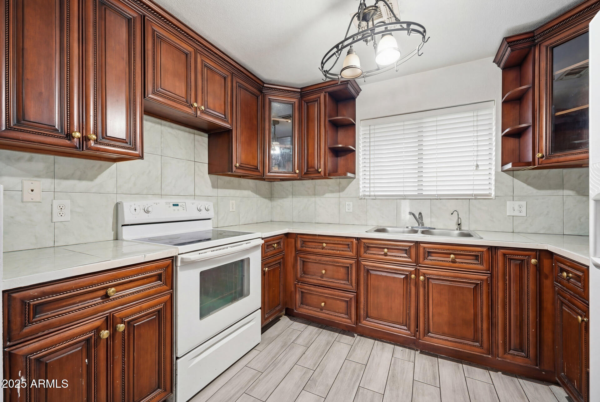 16065 W JACKSON Street