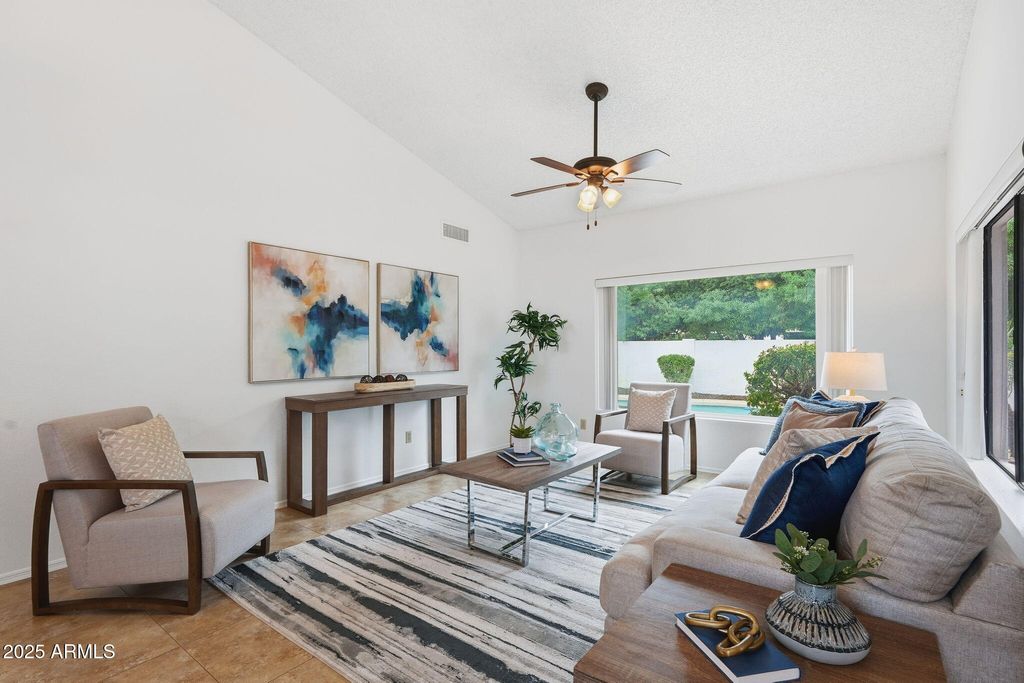 Photo of 935 E Citation Lane, Tempe, AZ 85284 (MLS # 6949517)