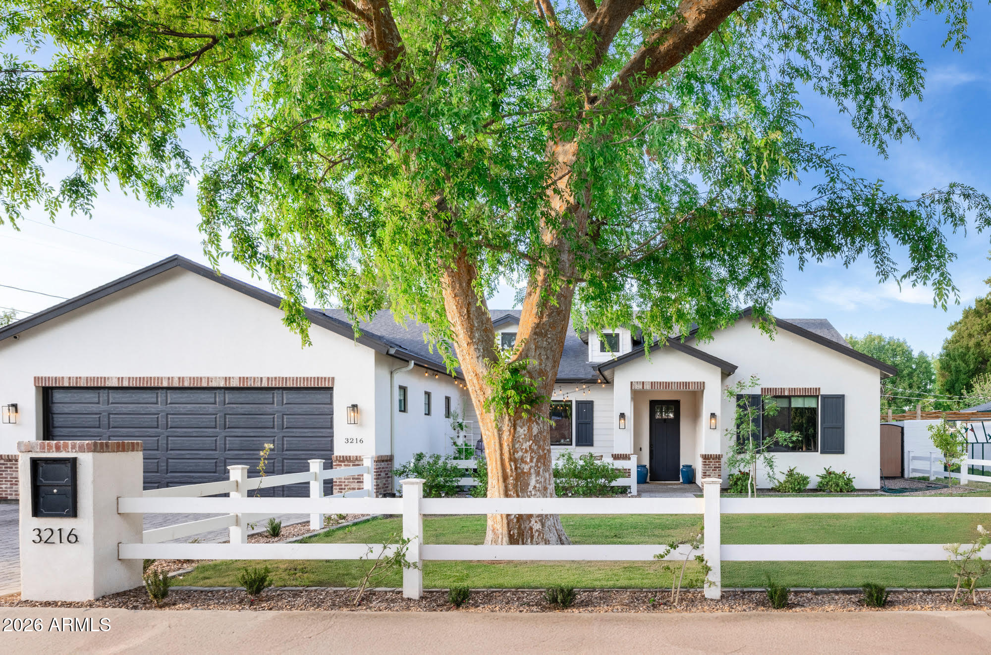 3216 E WELDON Avenue