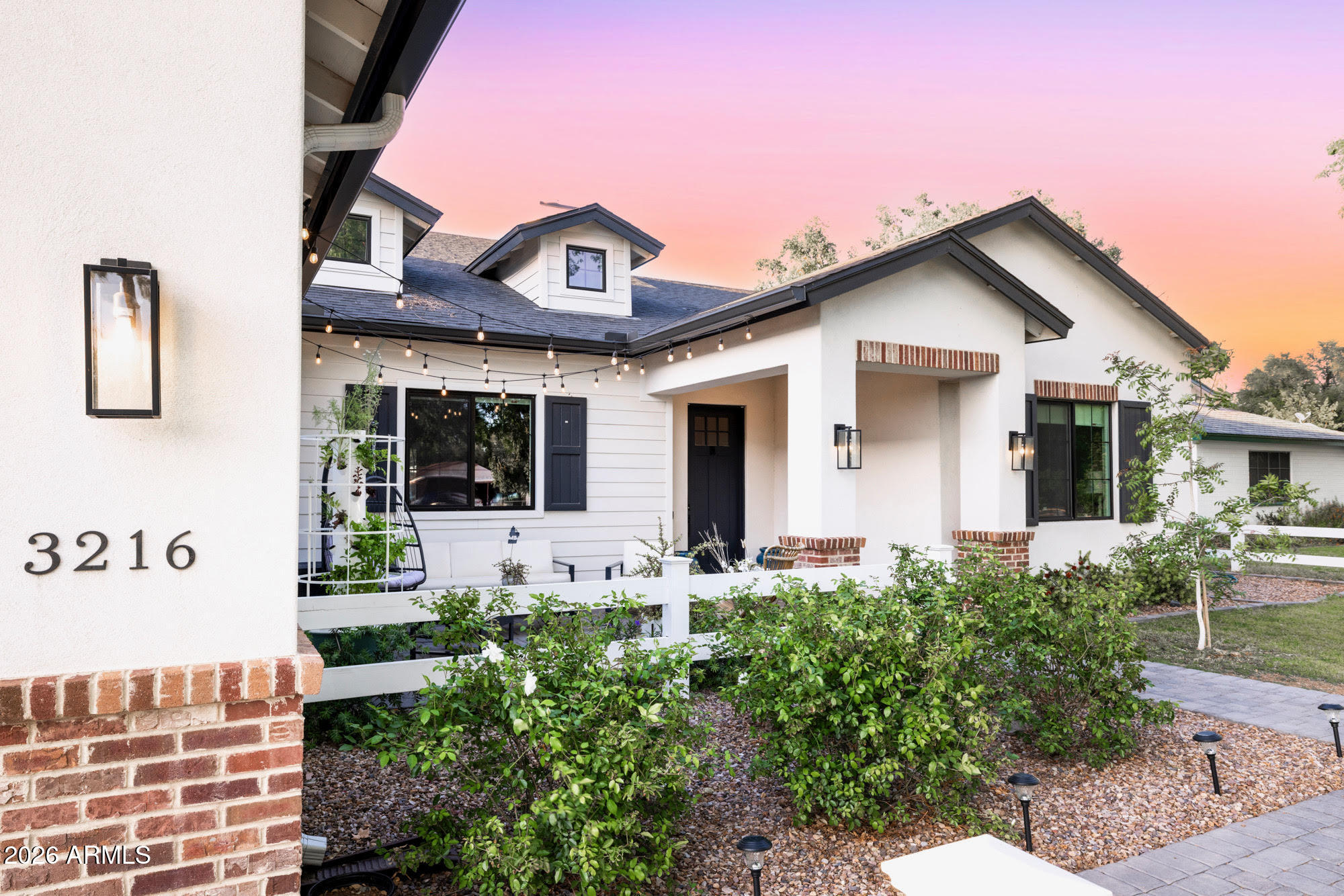 3216 E WELDON Avenue