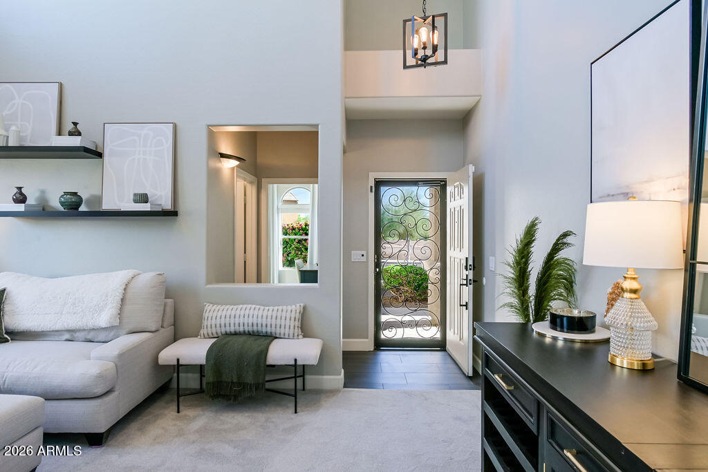 2712 E QUIET HOLLOW Lane