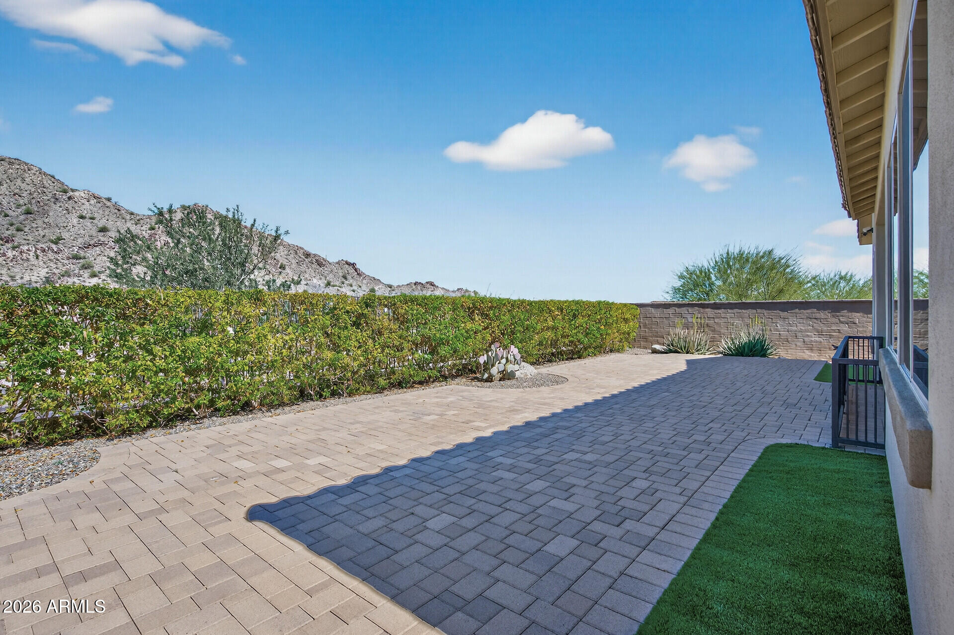 21294 W MEADOWBROOK Avenue