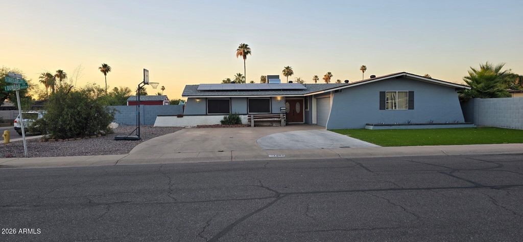 Photo of 1860 E Dunbar Drive, Tempe, AZ 85282 (MLS # 7031601)