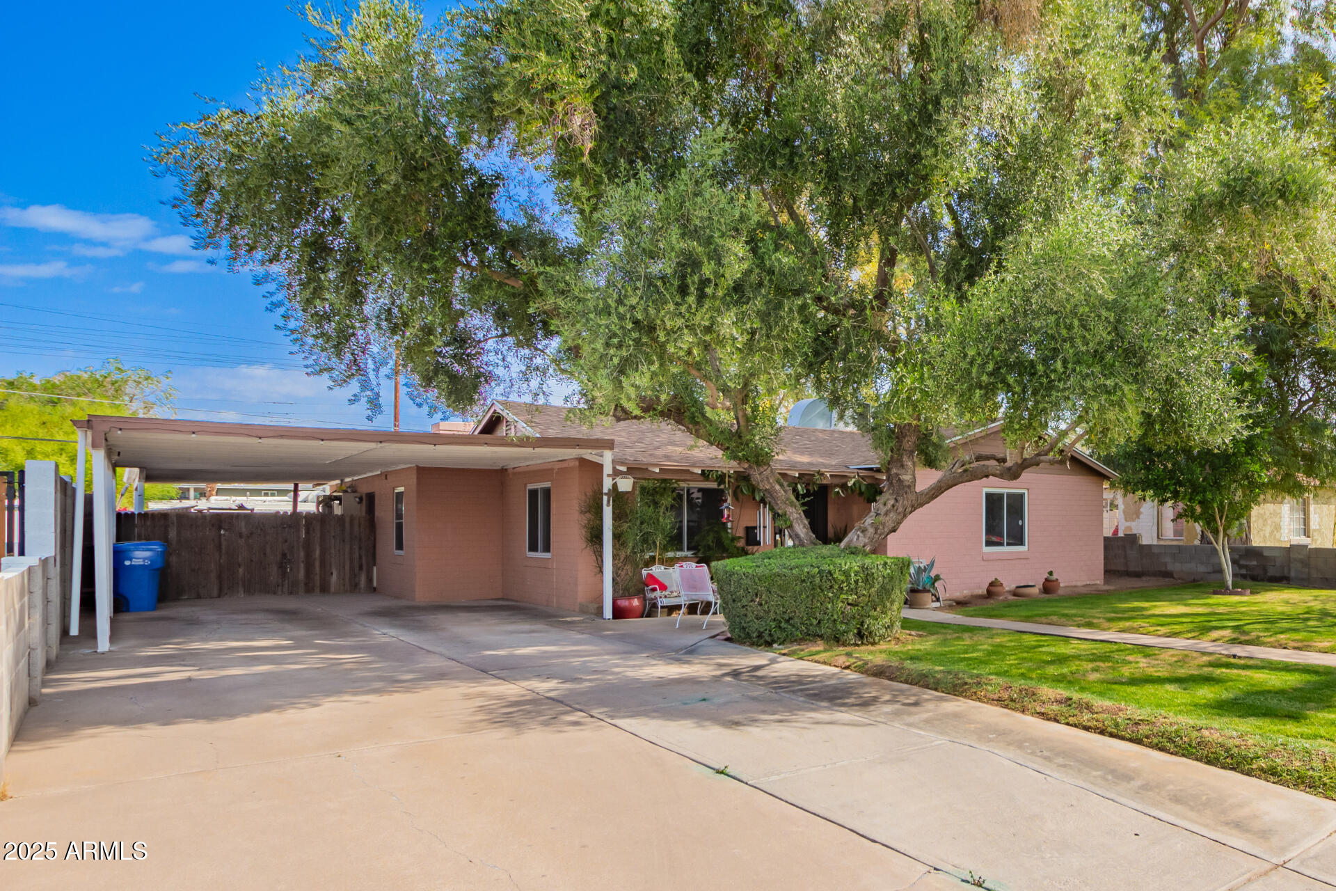 2942 E MULBERRY Drive
