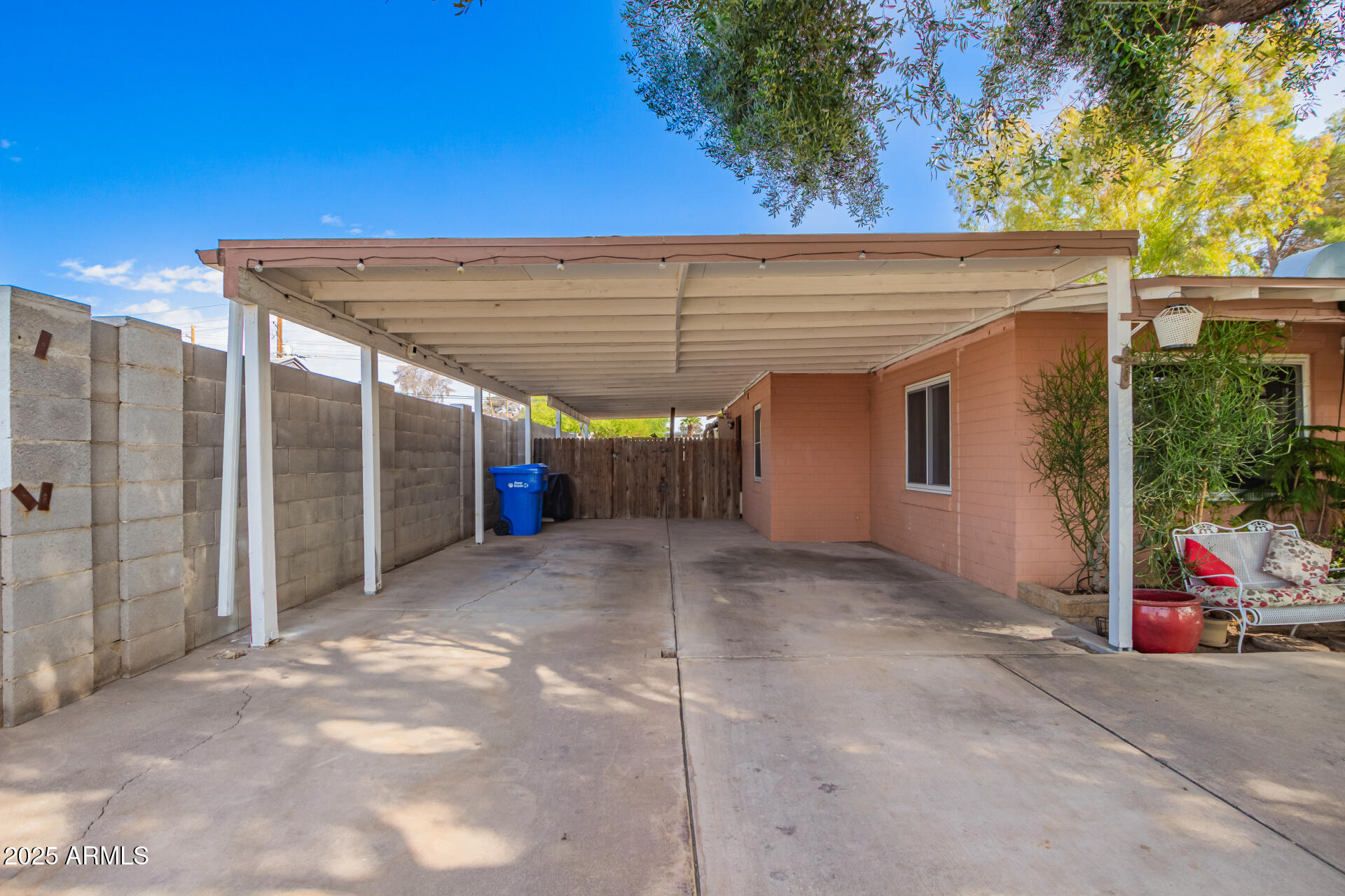 2942 E MULBERRY Drive