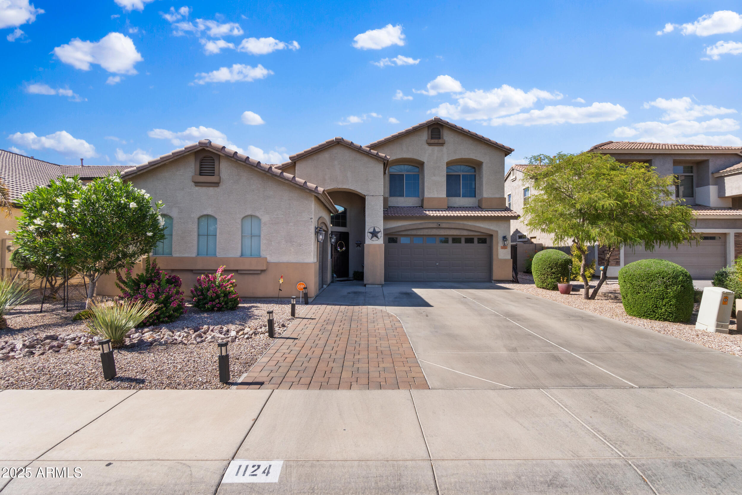 1124 E Jahns Drive
