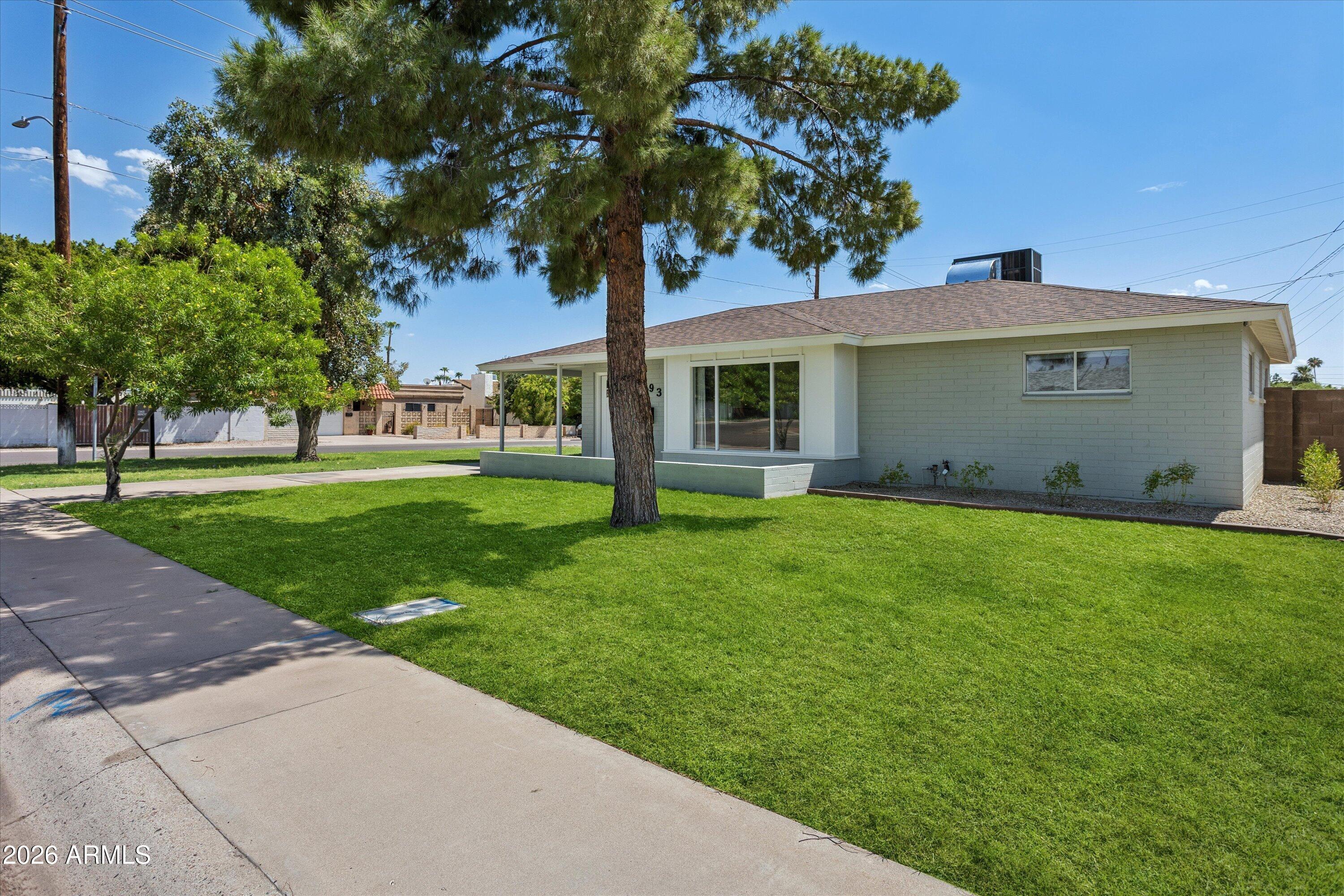 939 E BERRIDGE Lane