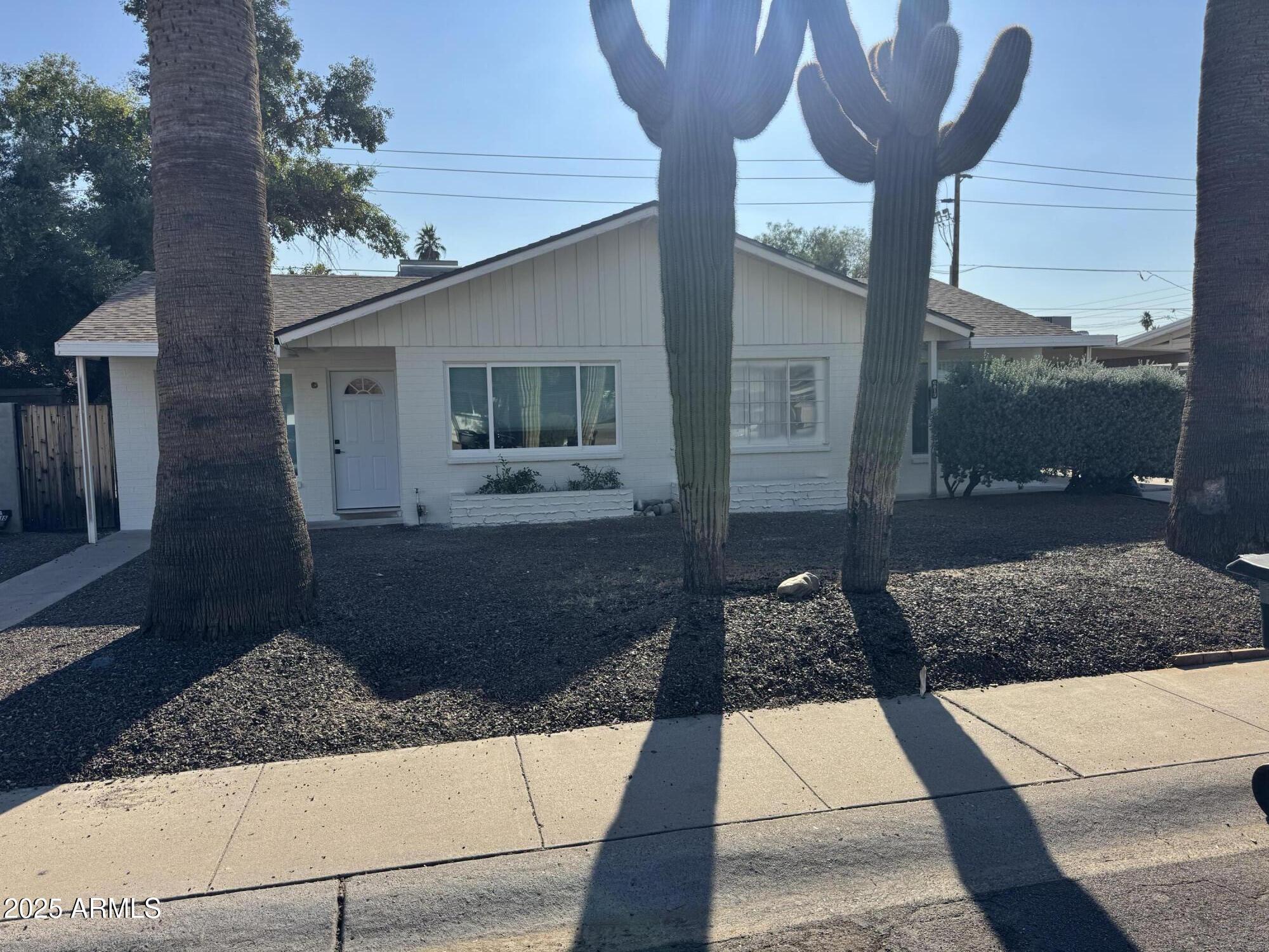 6813 E PINCHOT Avenue