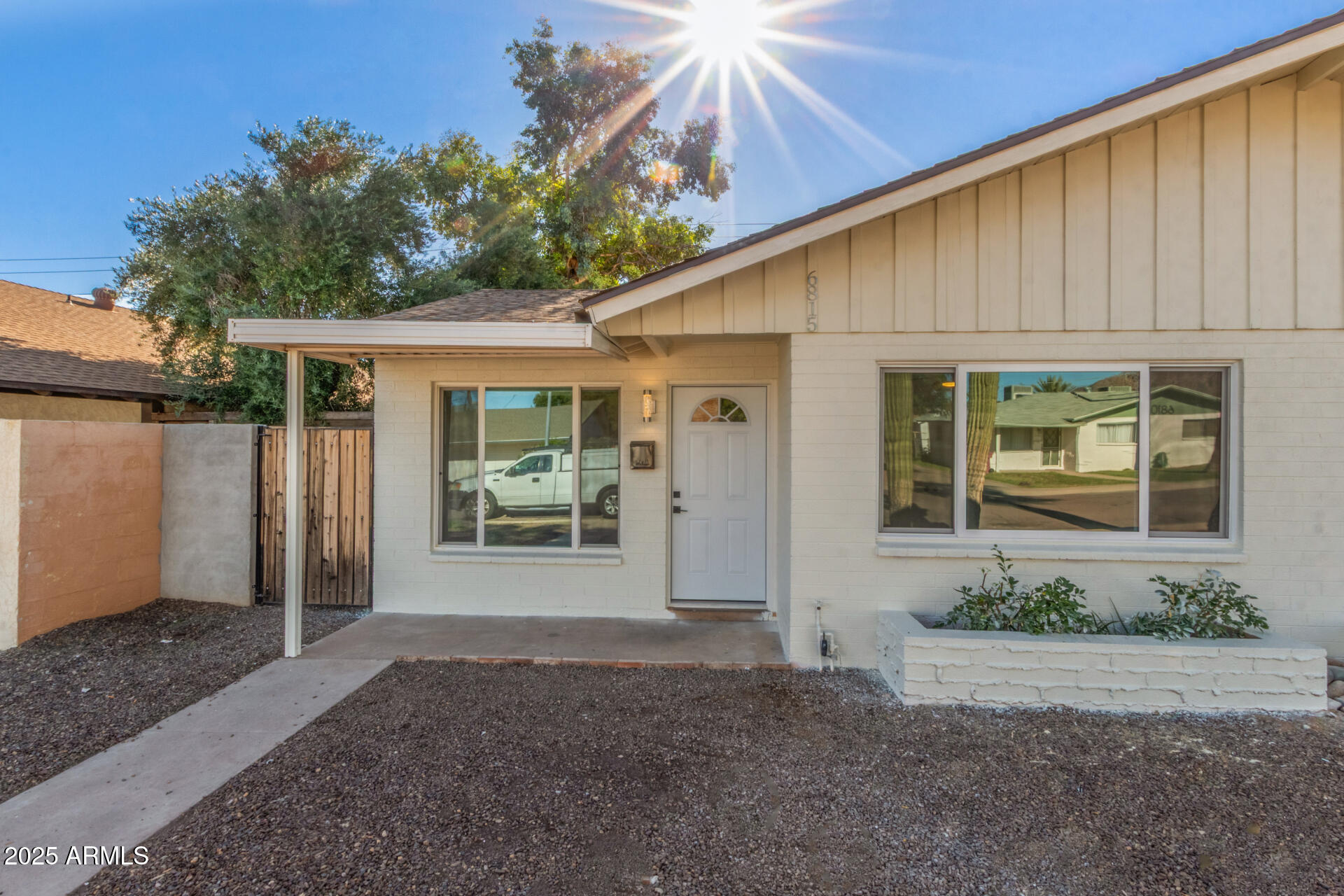 6813 E PINCHOT Avenue