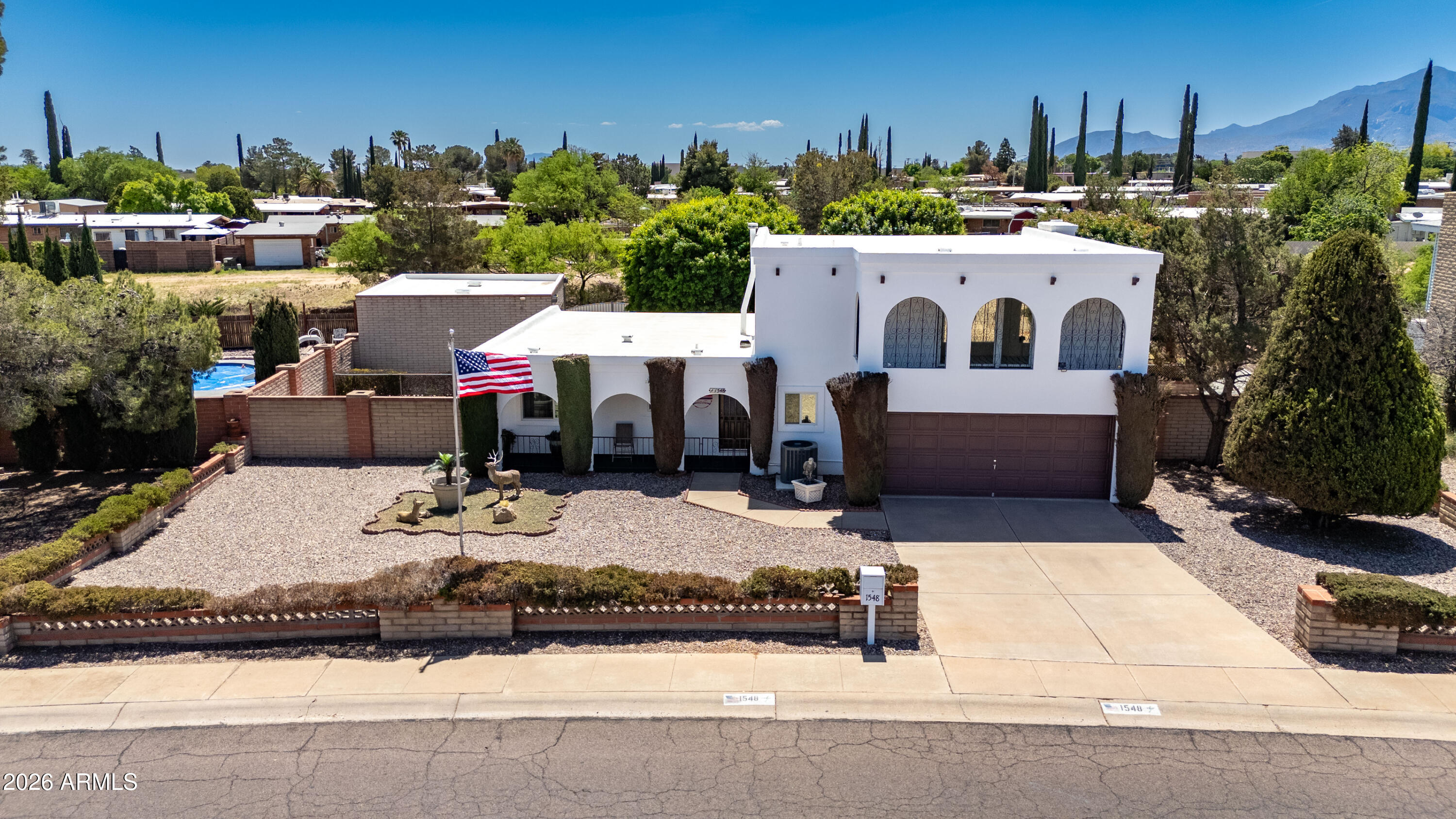 1548 E CARMELITA Drive