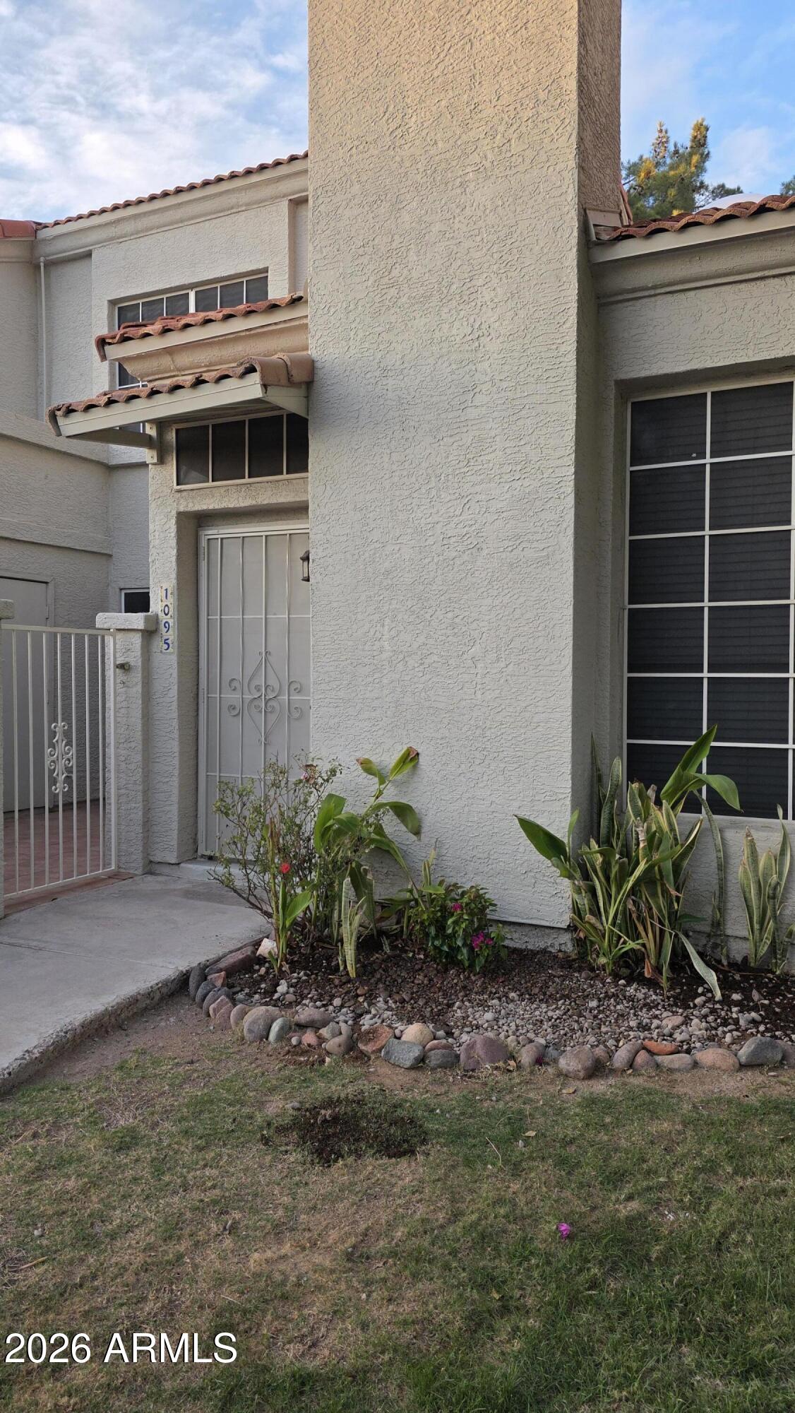 1717 E UNION HILLS Drive 1095