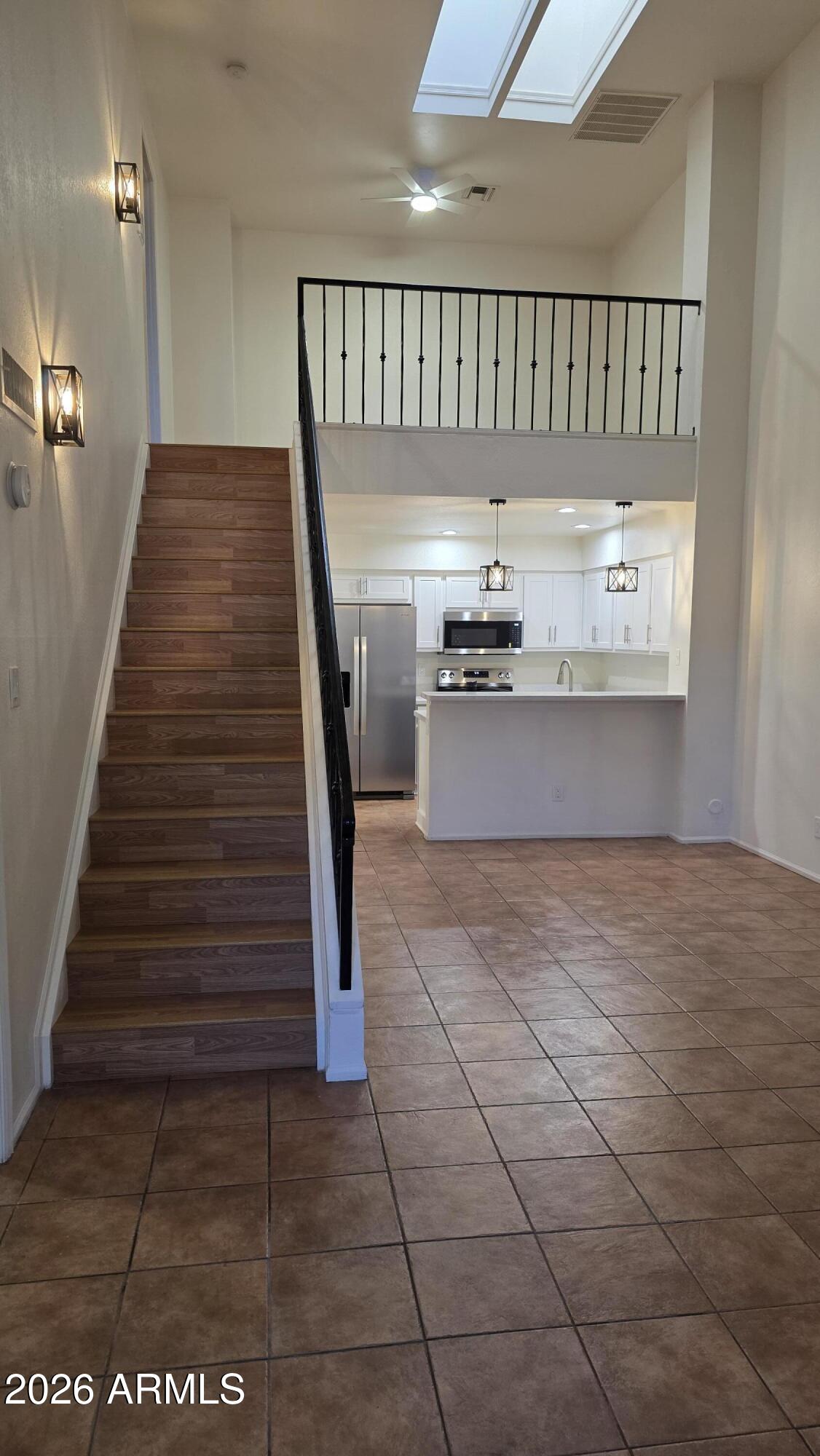 1717 E UNION HILLS Drive 1095