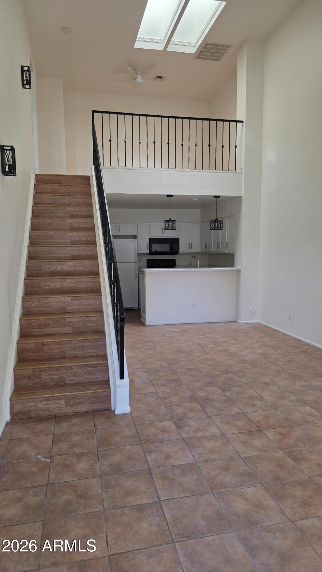 1717 E UNION HILLS Drive 1095