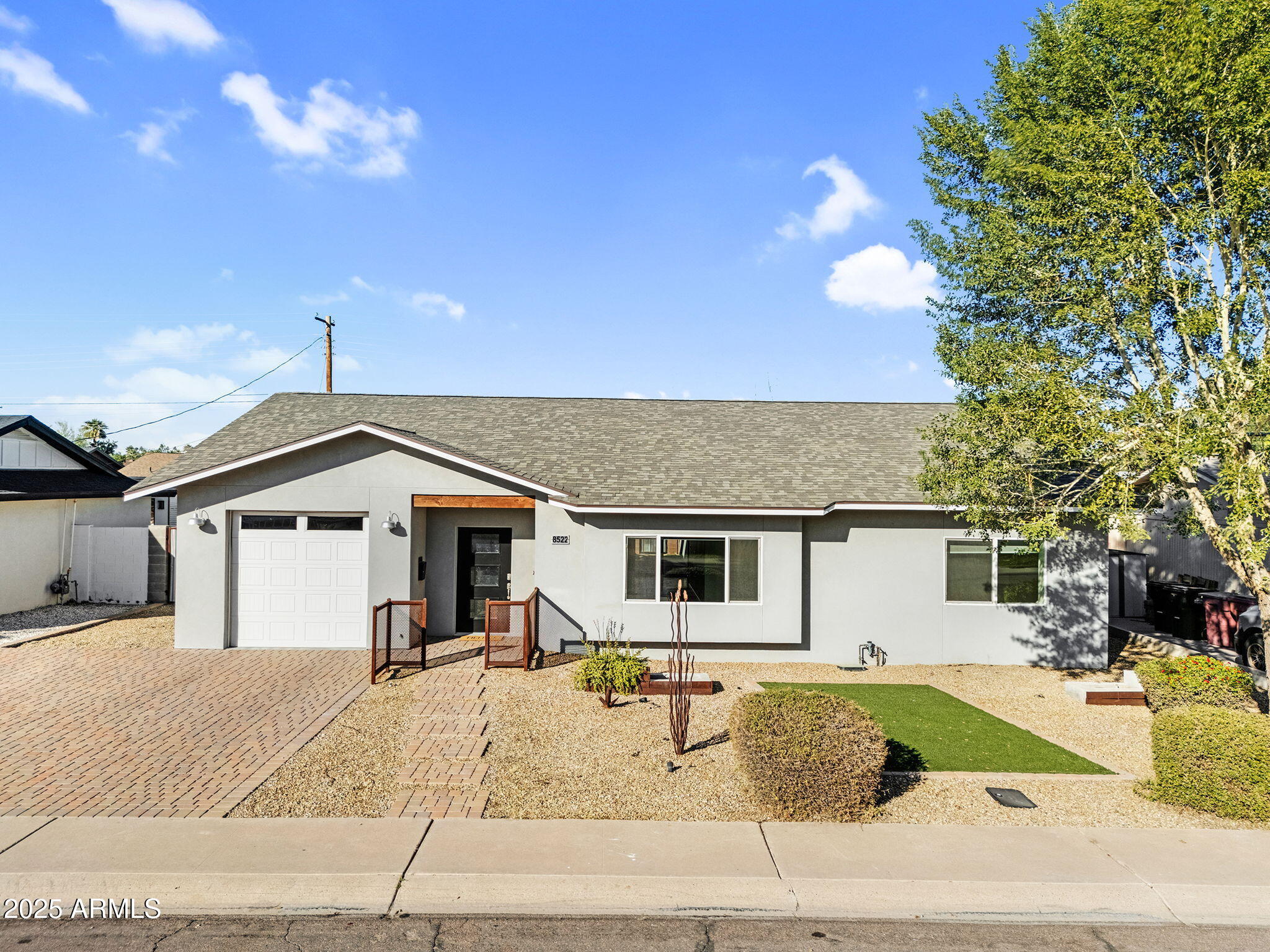 8522 E VERNON Avenue