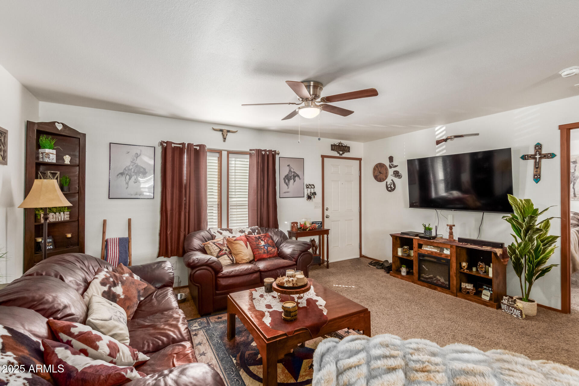 512 W CLAESSENS Drive