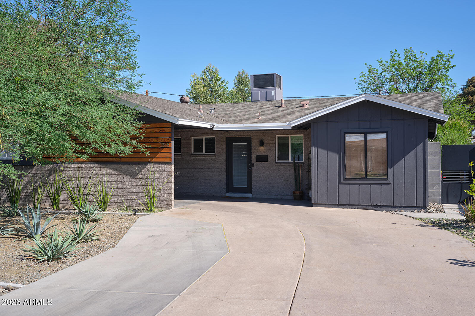 1038 E ELM Street