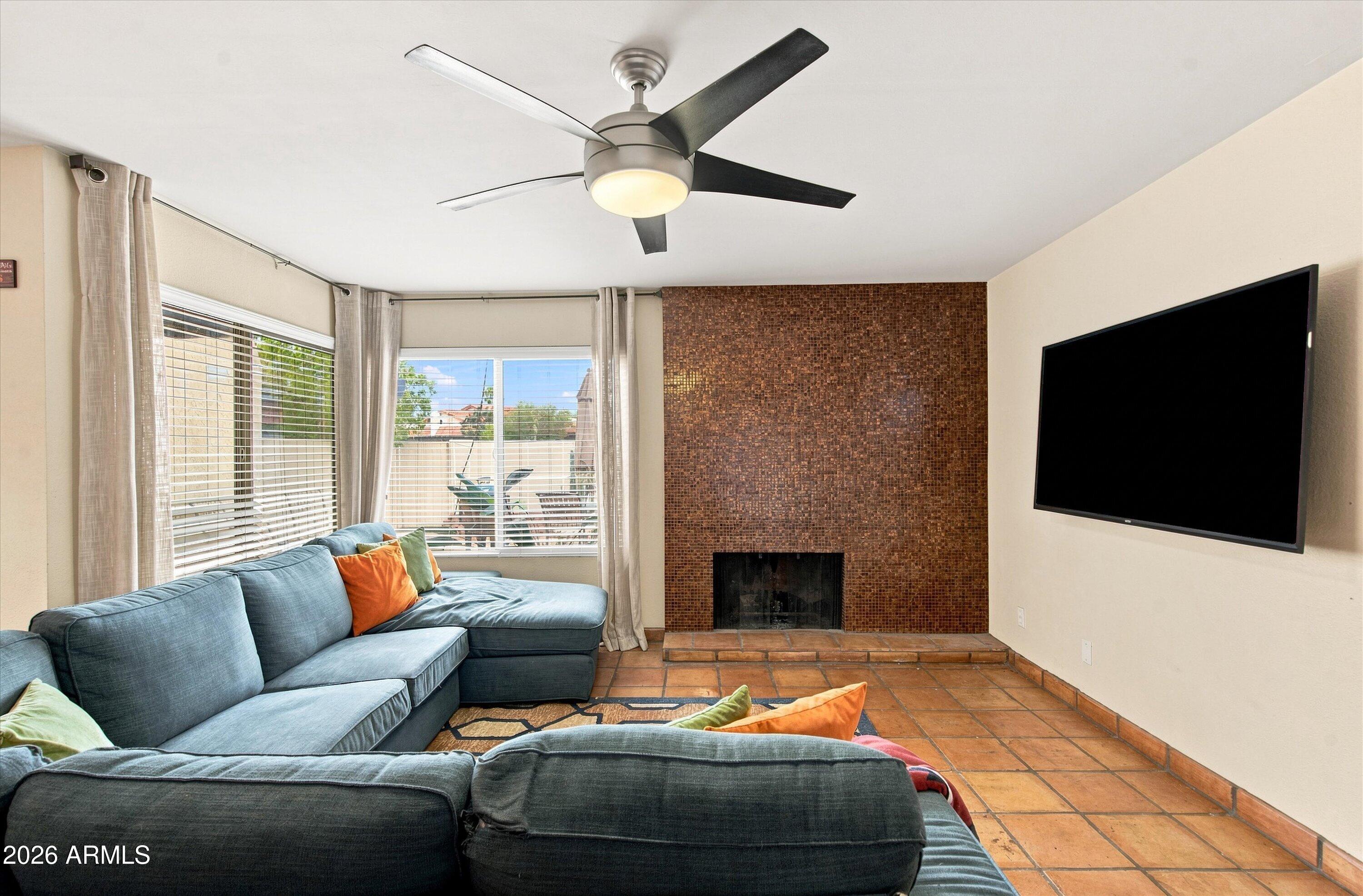 5210 E SAGUARO Circle