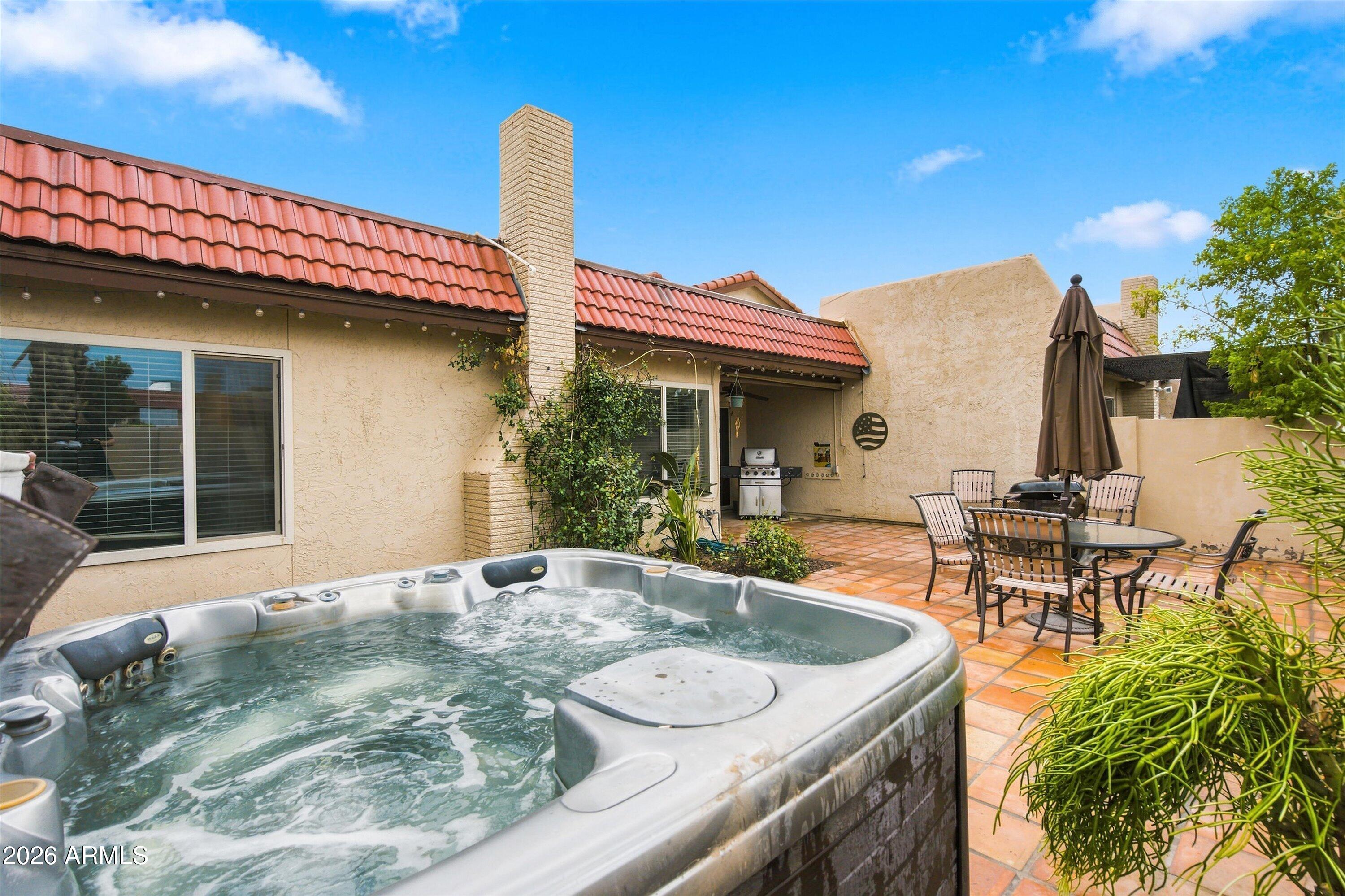 5210 E SAGUARO Circle