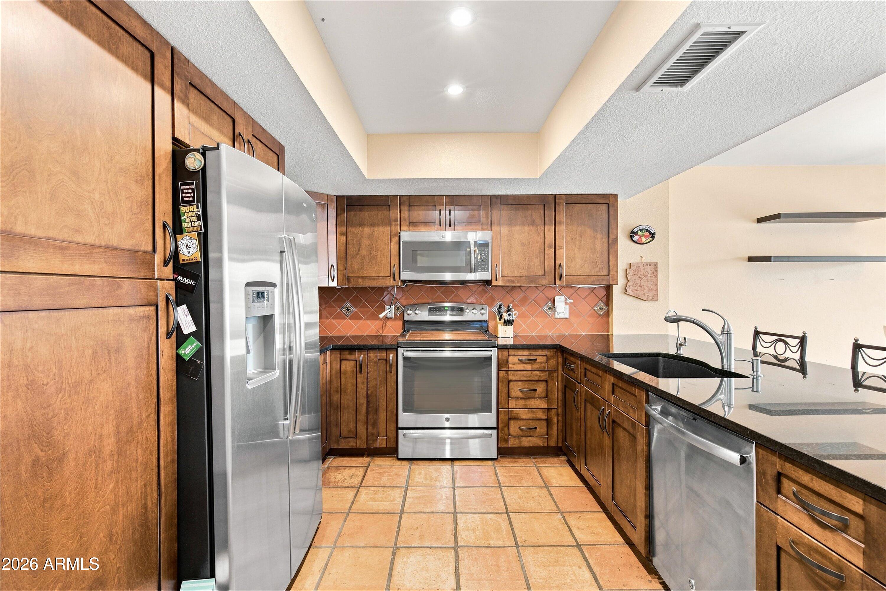 5210 E SAGUARO Circle
