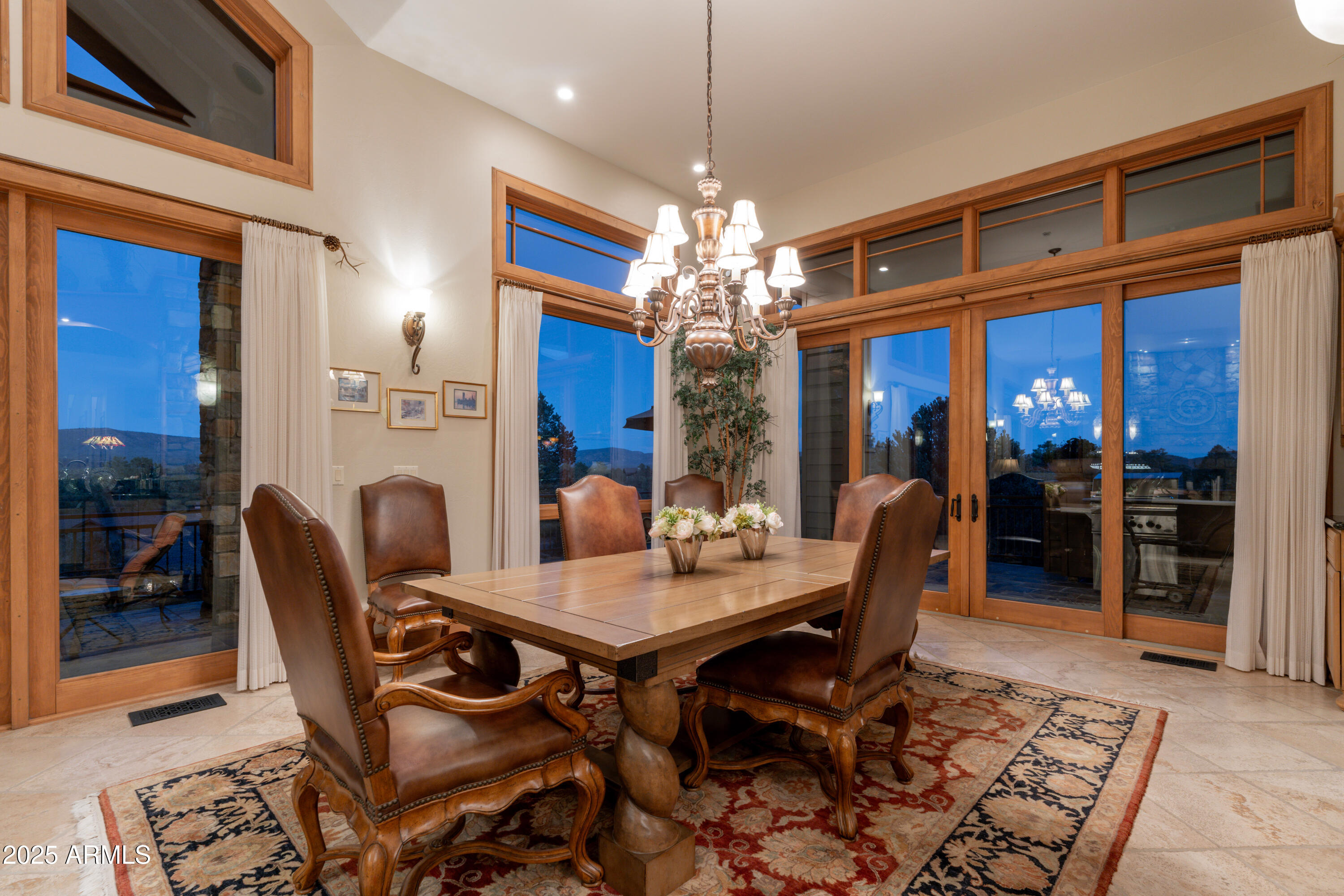 2209 E GRAPEVINE Drive 0