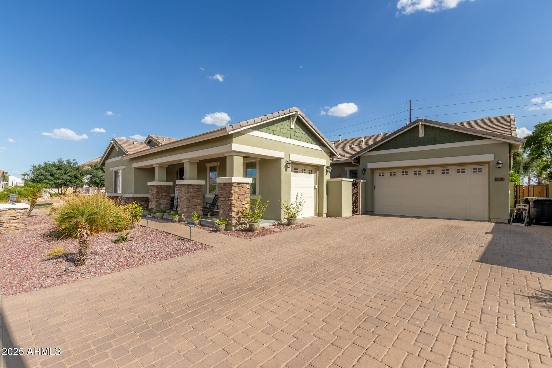 1541 E SAGITTARIUS Place