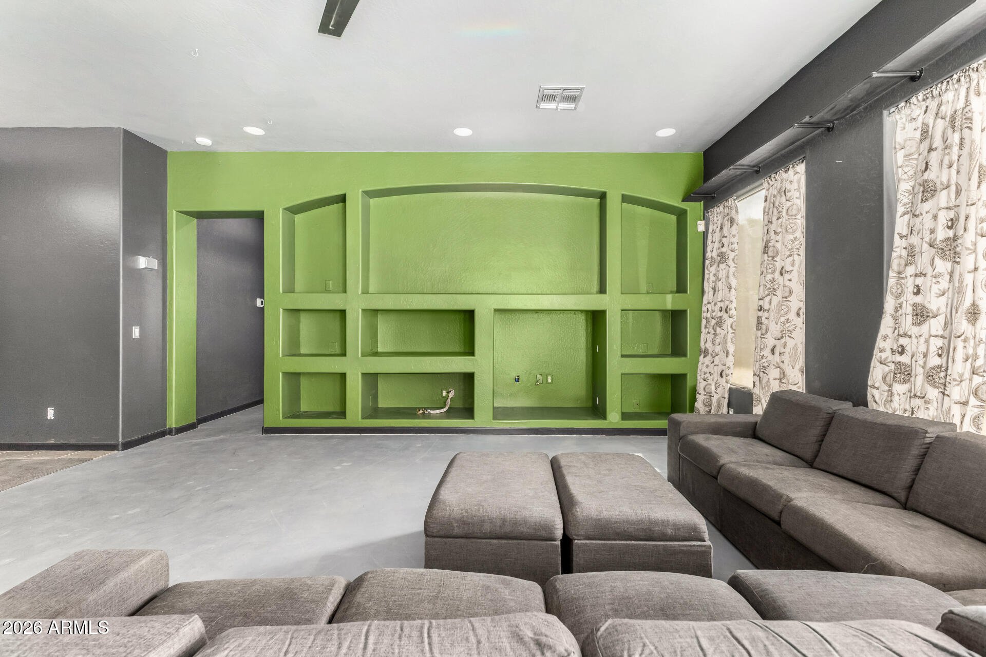 7233 W COTTONTAIL Lane