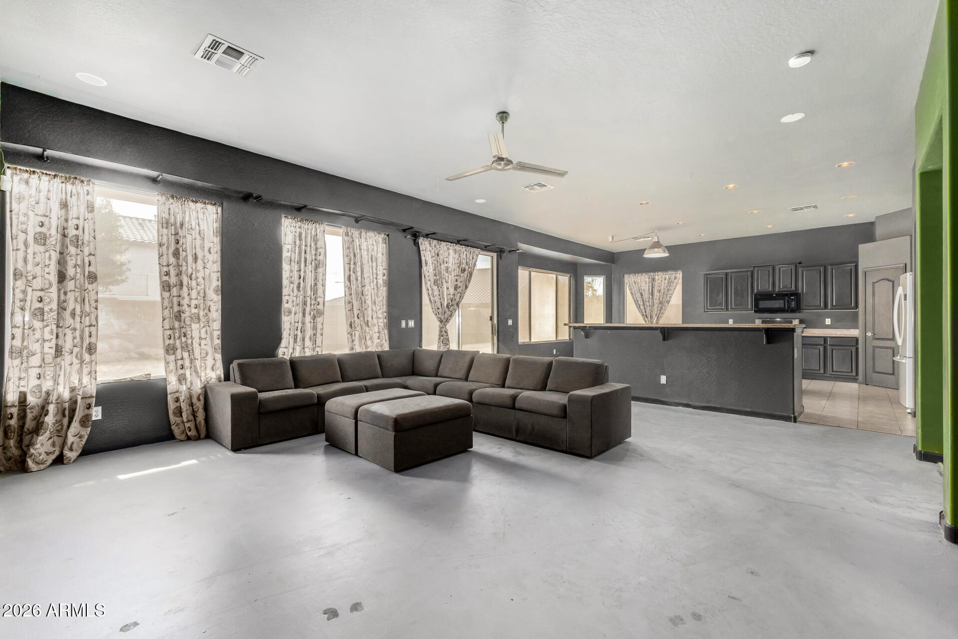 7233 W COTTONTAIL Lane