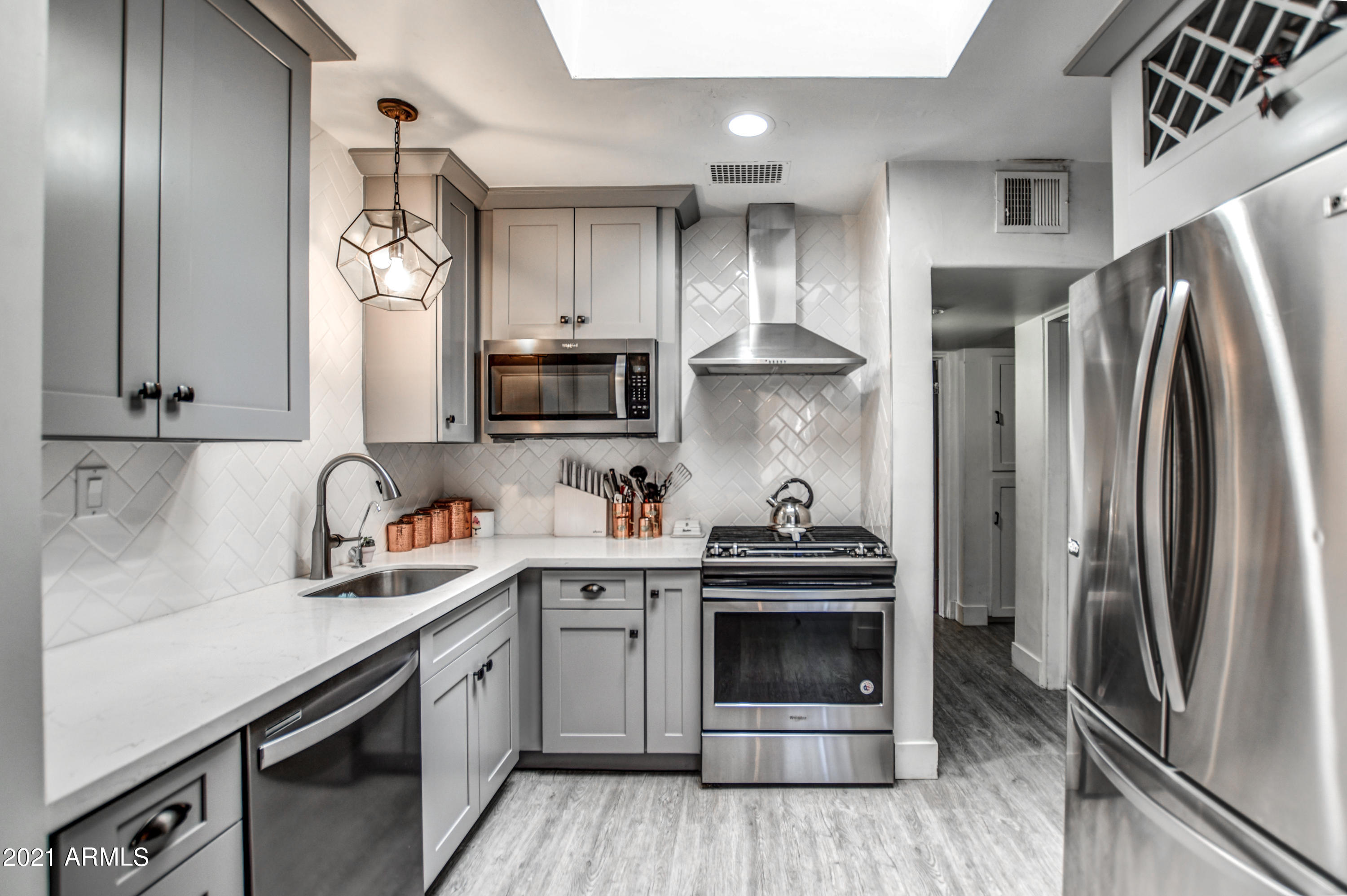 3121 N 26th Place