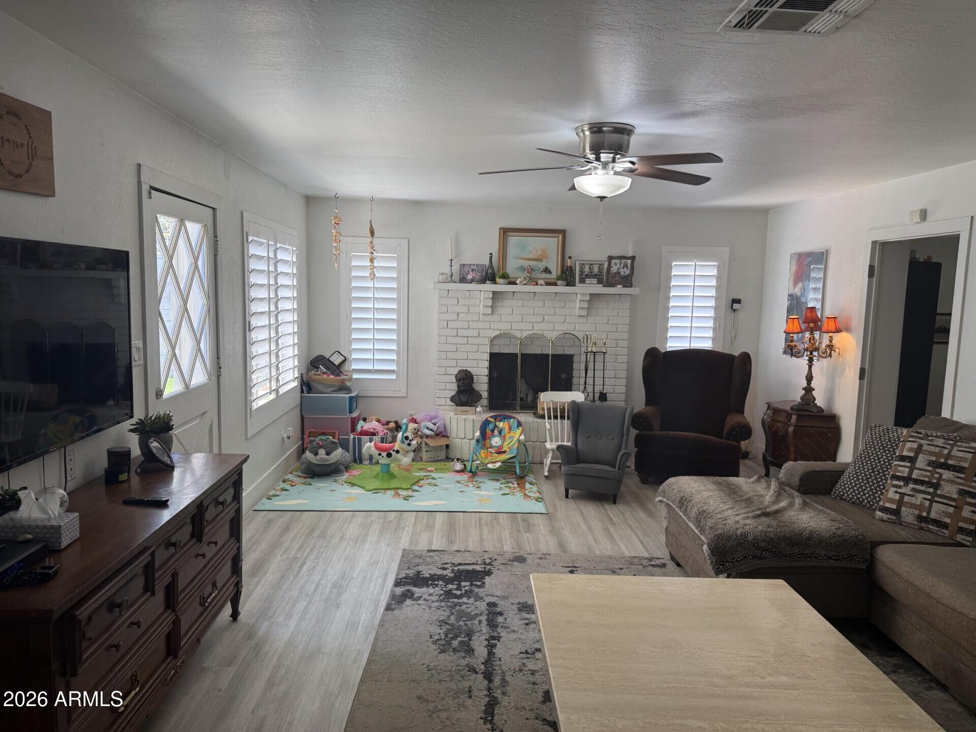 3121 N 26th Place